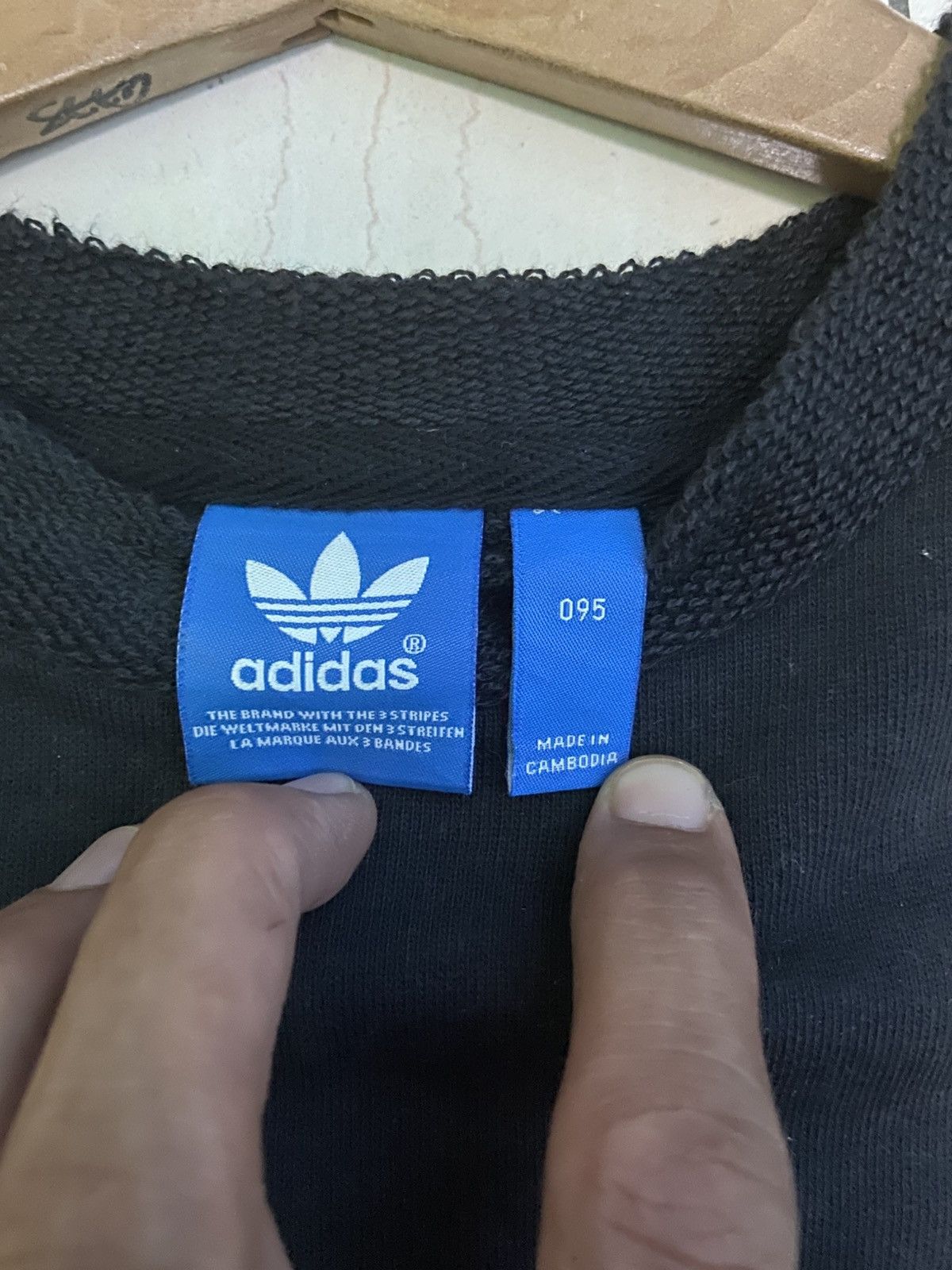 Adidas Adidas three stripes sleeveless crop Size US L / EU 52-54 / 3 - 6 Thumbnail