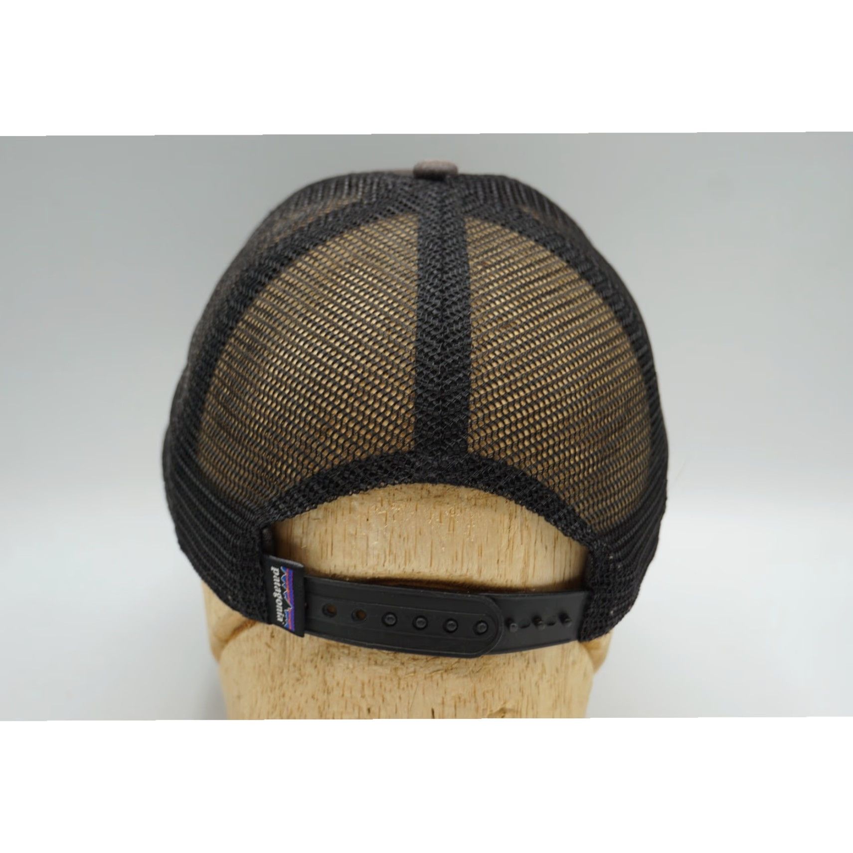 Patagonia VINTAGE Patagonia Men's P-6 Logo LoPro Trucker Hat Black Size ONE SIZE - 3 Thumbnail