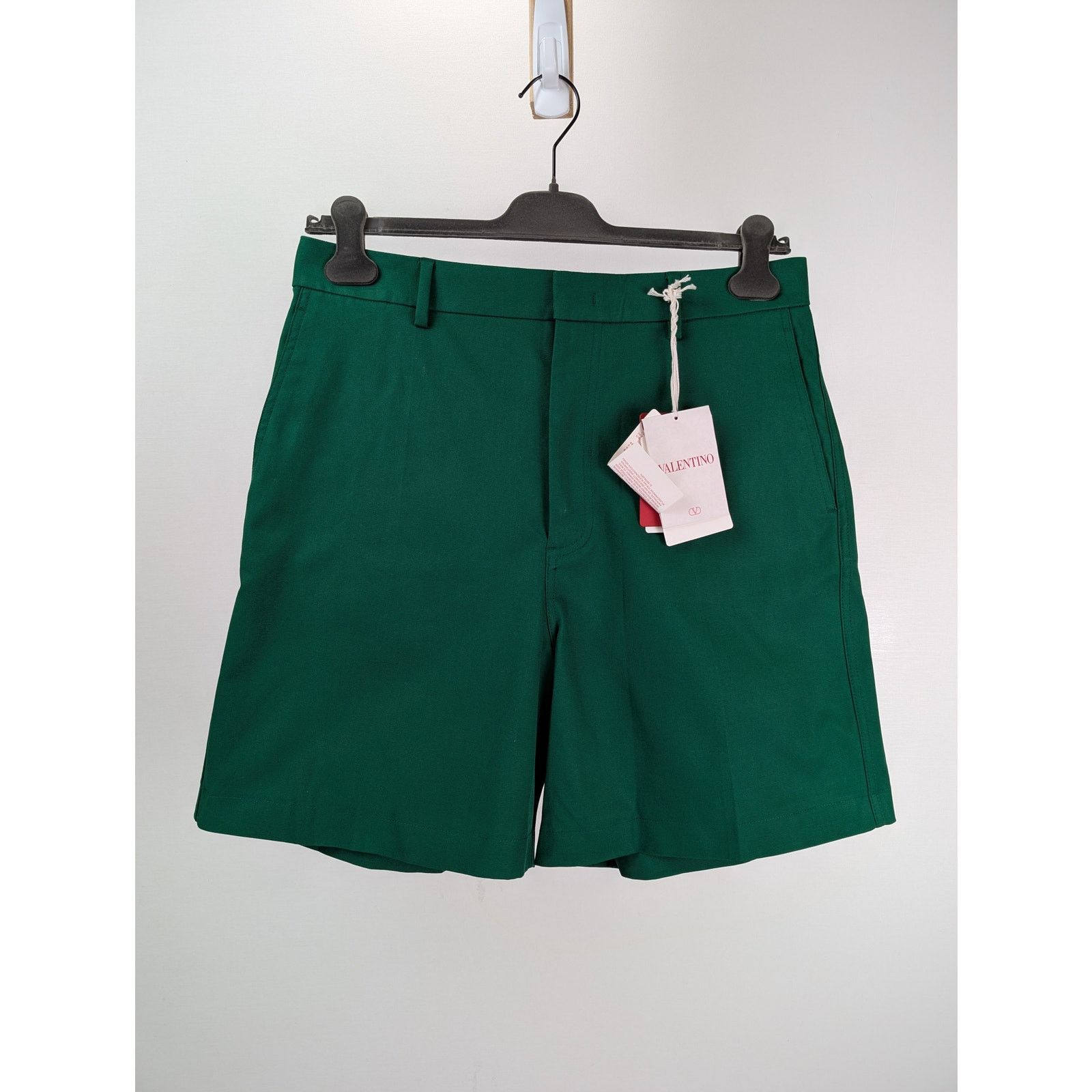 Valentino o1rshd1 CC20 Valentino Green Creased Shorts in Basil Green Size US 34 / EU 50 - 1 Thumbnail