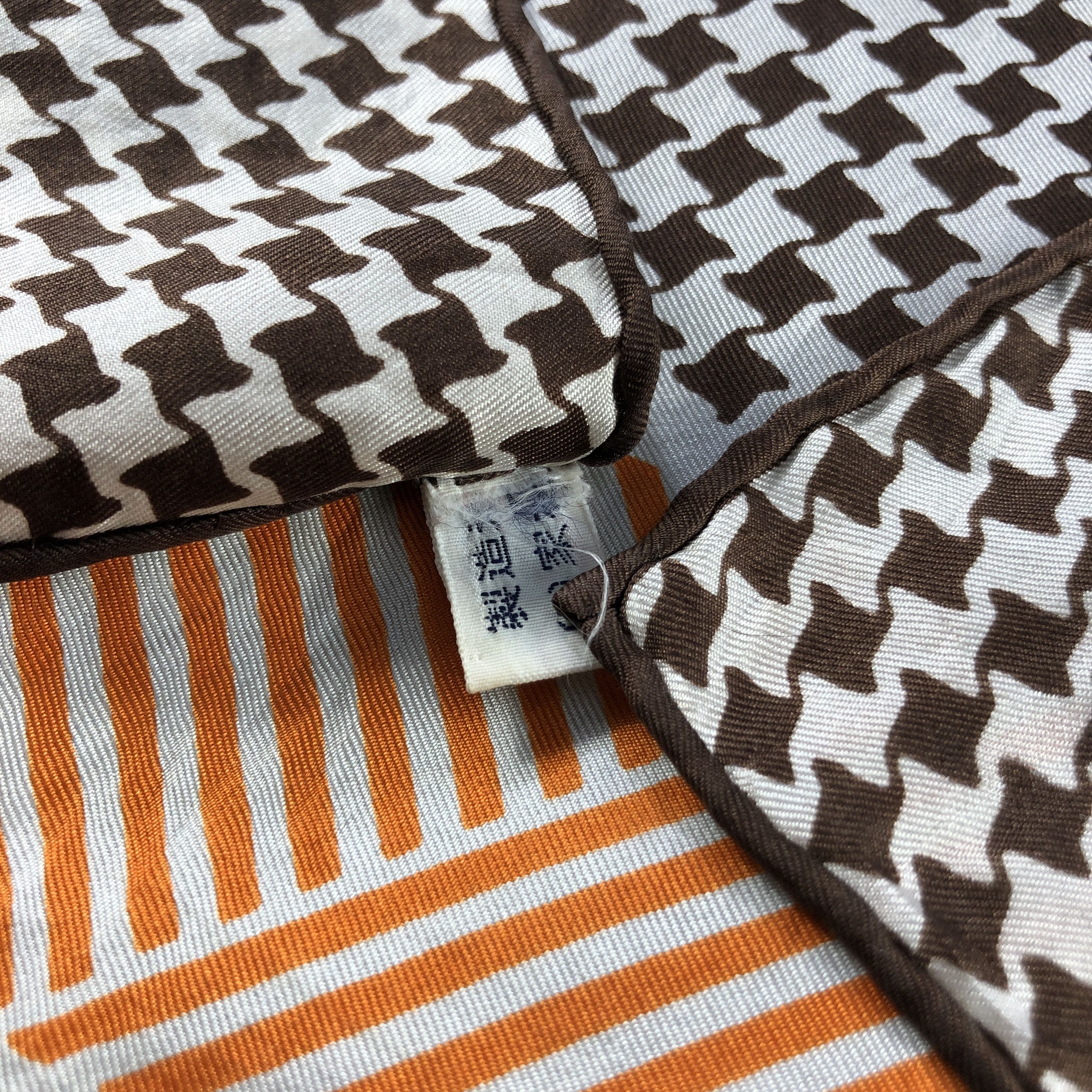 Vintage Vintage Luxury Houndstooth Hand Rolled Silk Scarf M1337 Size ONE SIZE - 5 Thumbnail