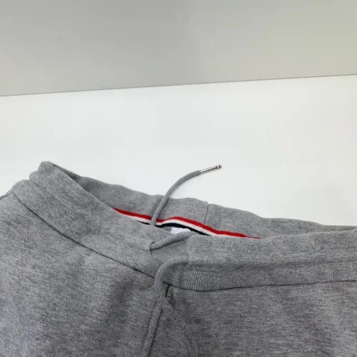 Thom Browne Thom Browne Classic Gray Sweatpants for Men -2507 Size US 26 / EU 42 - 6 Thumbnail