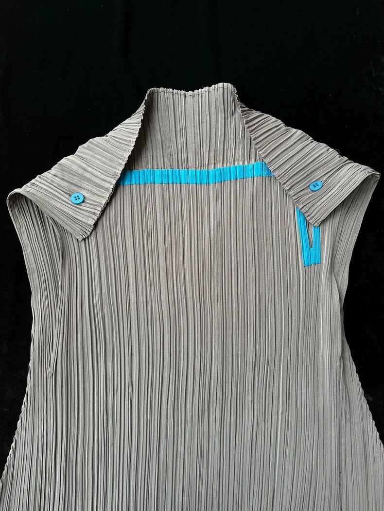 Issey Miyake Issey Miyake size:2 Dark grey pleated irregular-shaped top Size XS / US 0-2 / IT 36-38 - 3 Thumbnail