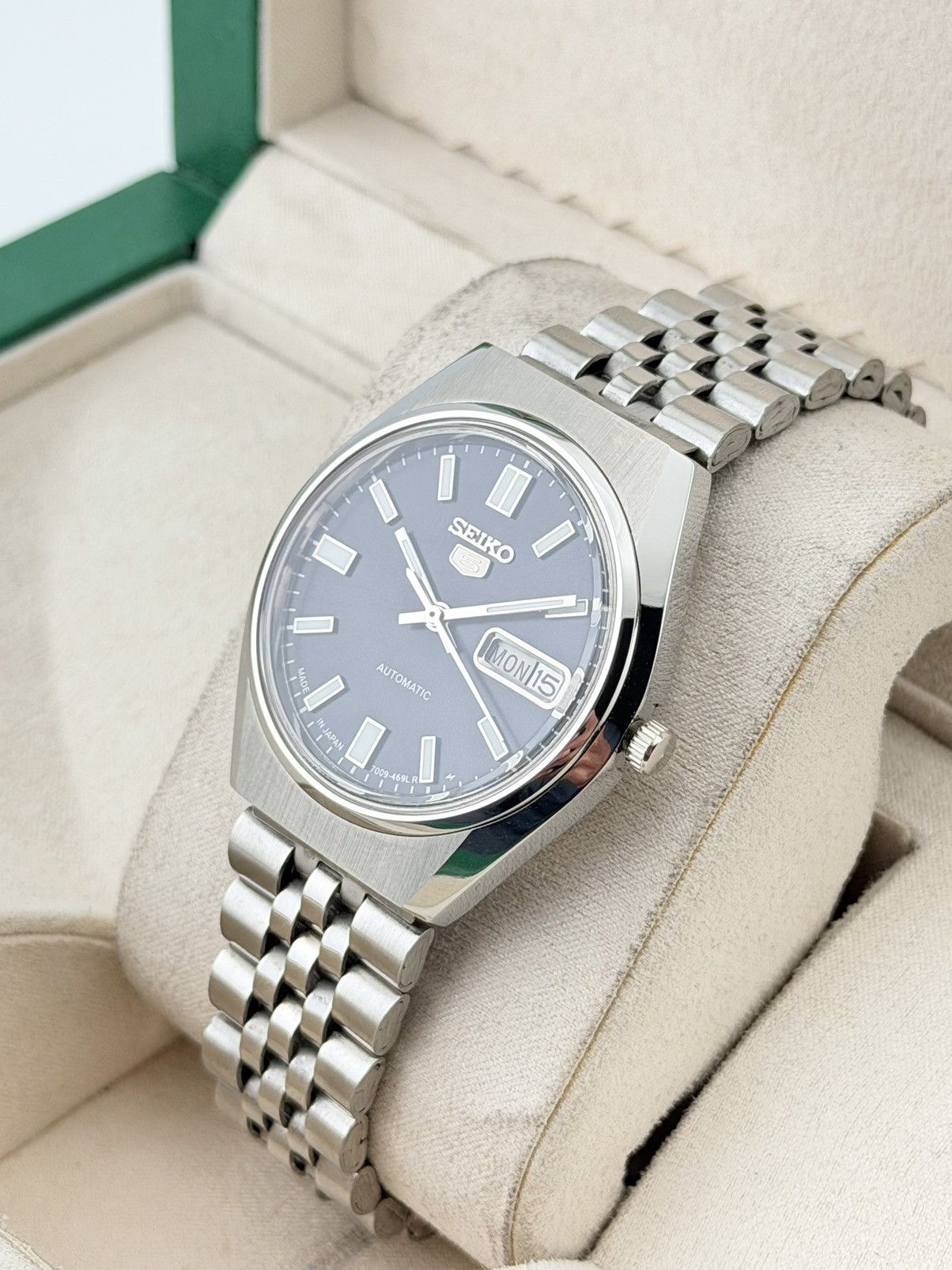 Seiko Seiko 5 Vintage Watch Black Dial Mens Automatic WristWatch Size 36 - 6 Thumbnail