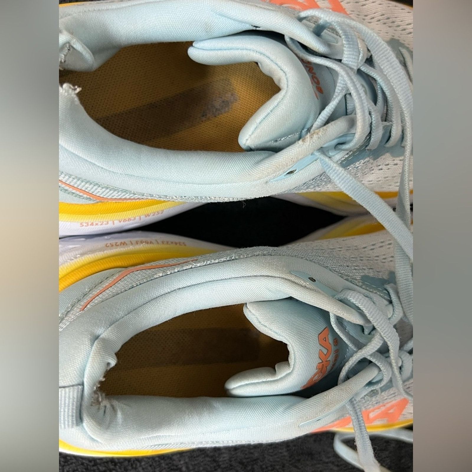 Hoka Hoka One One Women’s Bondi 8 Blue Shoes Size 9 B US Size US 9 / IT 39 - 9 Thumbnail