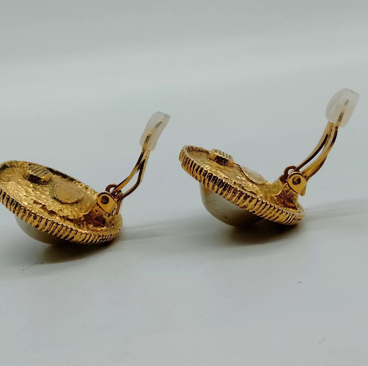 Chanel Chanel Earring Gold Whites Luxury Brand in Mint Condition Size ONE SIZE - 8 Thumbnail