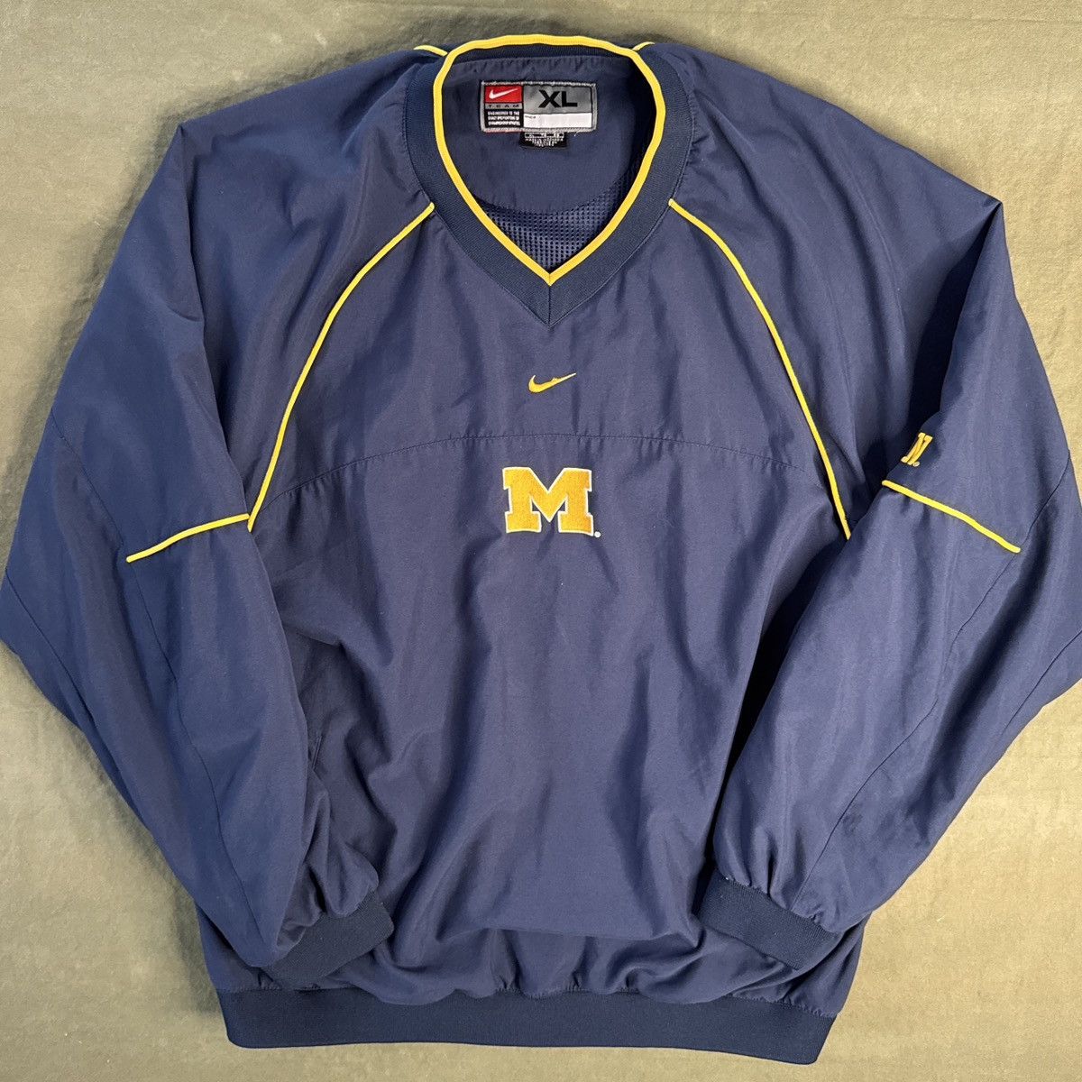 Nike Vintage Nike Michigan Wolverines Windbreaker Navy XL Swoosh Size US XL / EU 56 / 4 - 1 Thumbnail
