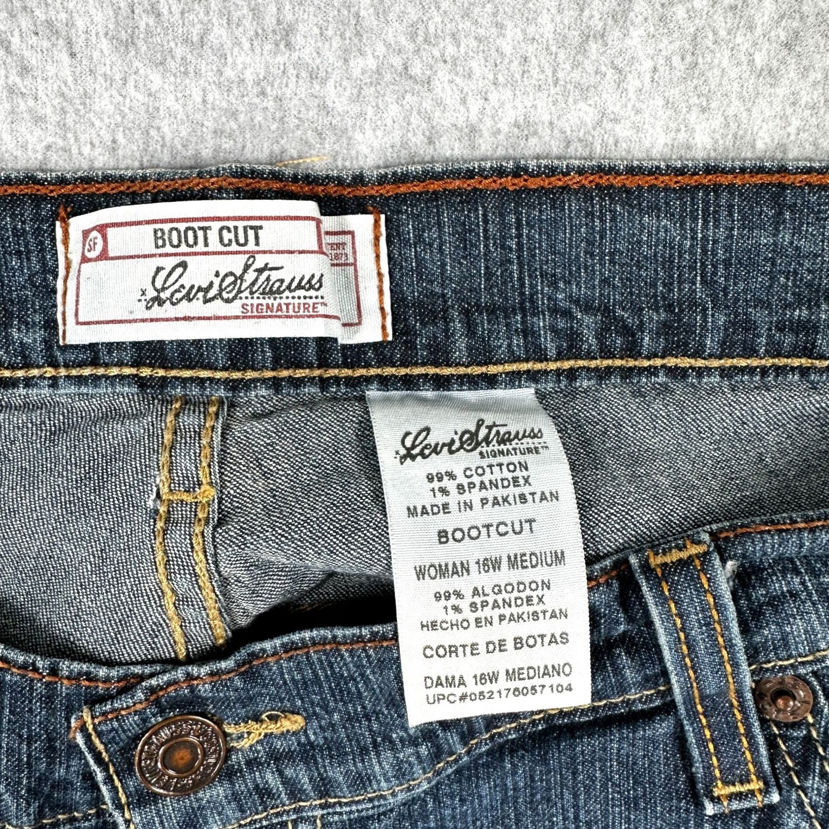 Levi's Levi's Bootcut Jeans Blue 16W Women Medium Wash Denim Pockets 5-Pocket Regular Fit Inseam 31 in Jeans Size 38" / US 16 / IT 52 - 5 Thumbnail