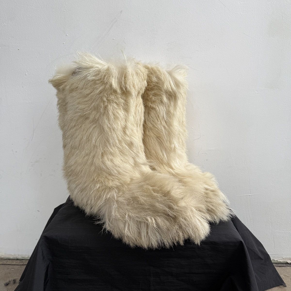 Le Grande Bleu (L.G.B.) Fur boots moon boot roxy oscar sport Size US 9 / IT 39 - 1 Thumbnail