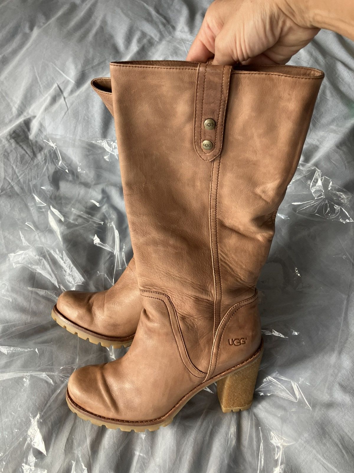 Ugg UGG Soft Leather Mid-Calf Boots in Camel Colour Size US 9 / IT 39 - 23 Thumbnail