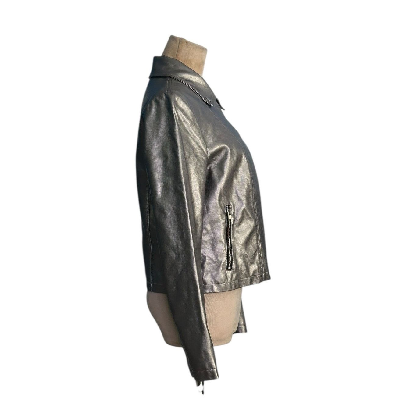 Forever 21 Forever 21 silver vegan leather moto jacket size Medium Size M / US 6-8 / IT 42-44 - 7 Thumbnail
