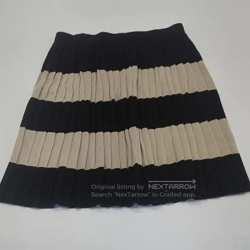 Max Mara MaxMara Gray Wool Pleated Skirt . Size 22" - 2 Thumbnail