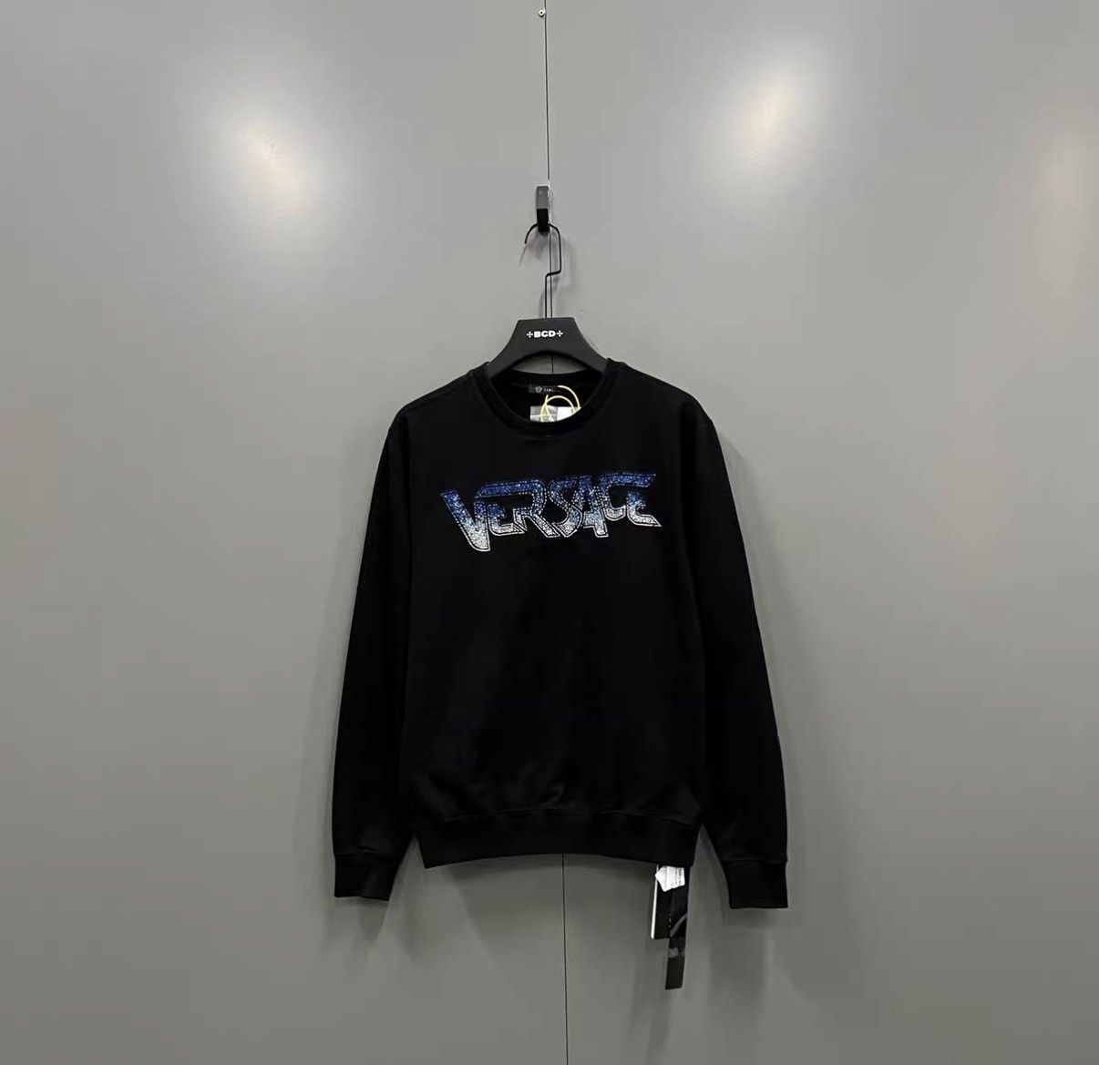 Versace Versace Gradient Rhinestone Logo Printed Sweatshirt J41 Size US S / EU 44-46 / 1 - 1 Thumbnail