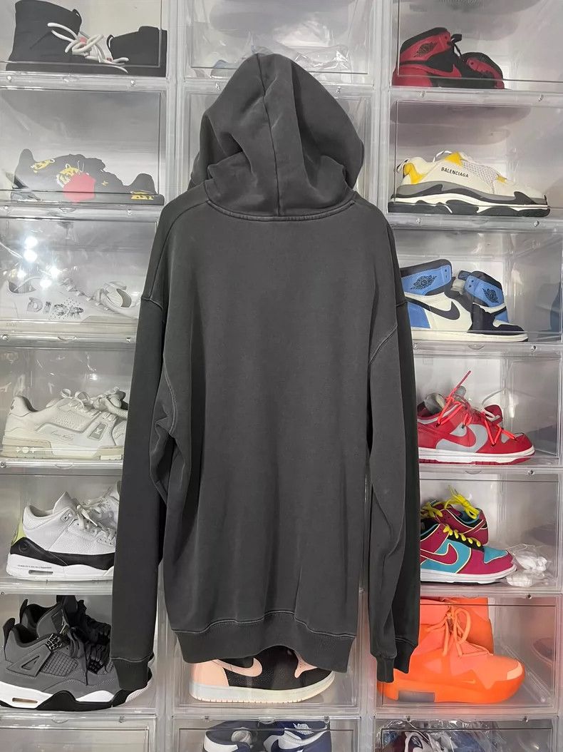 Balenciaga Balenciaga Wash to make an old portrait hoodie Size US S / EU 44-46 / 1 - 2 Thumbnail