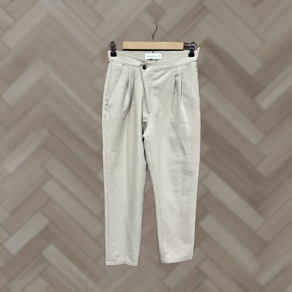 Abercrombie & Fitch Abercrombie & Fitch Womens Ivory Pleated Cropped Chino Pants XS Size Cropped Ivory Chino Pants Women XS Size 26" / US 2 / IT 38 - 1 Thumbnail