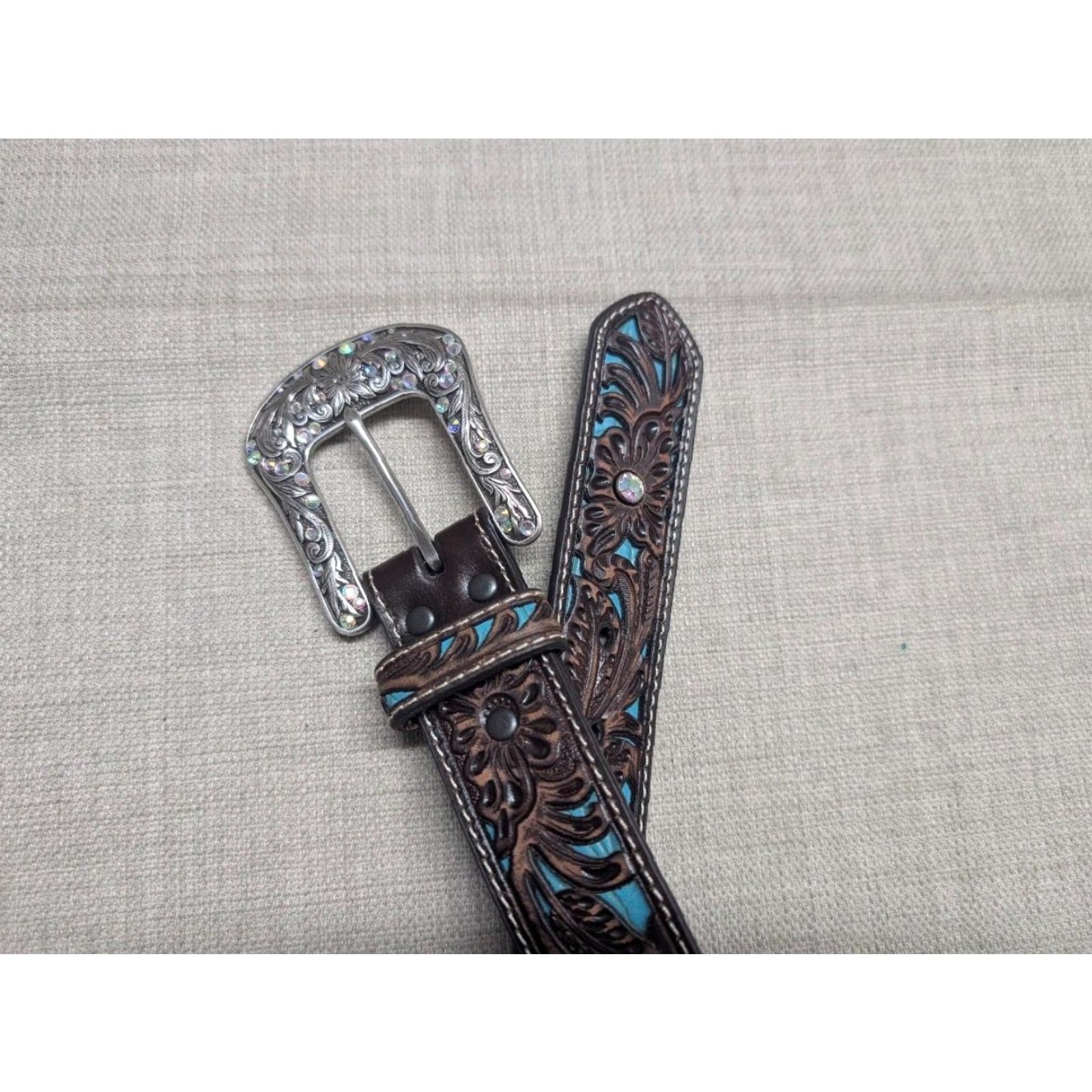 Ariat VINTAGE Ariat belt TOOLED leather WESTERN floral STUDDED buckle 30 brown belt Adult Men XS? Size 30 - 3 Thumbnail