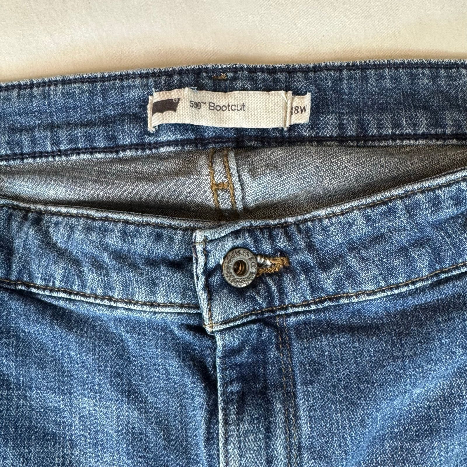 Levi's Levi 590 Bootcut Jeans Women 18W Inseam 31 Detailed Pockets Size 40" / US 18 - 3 Thumbnail