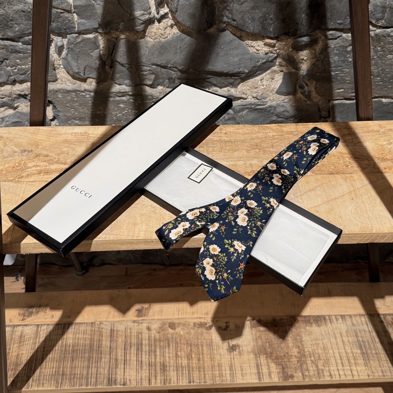 Gucci Gucci Navy Blue Ivory Floral Print Silk Tie Size ONE SIZE - 7 Thumbnail