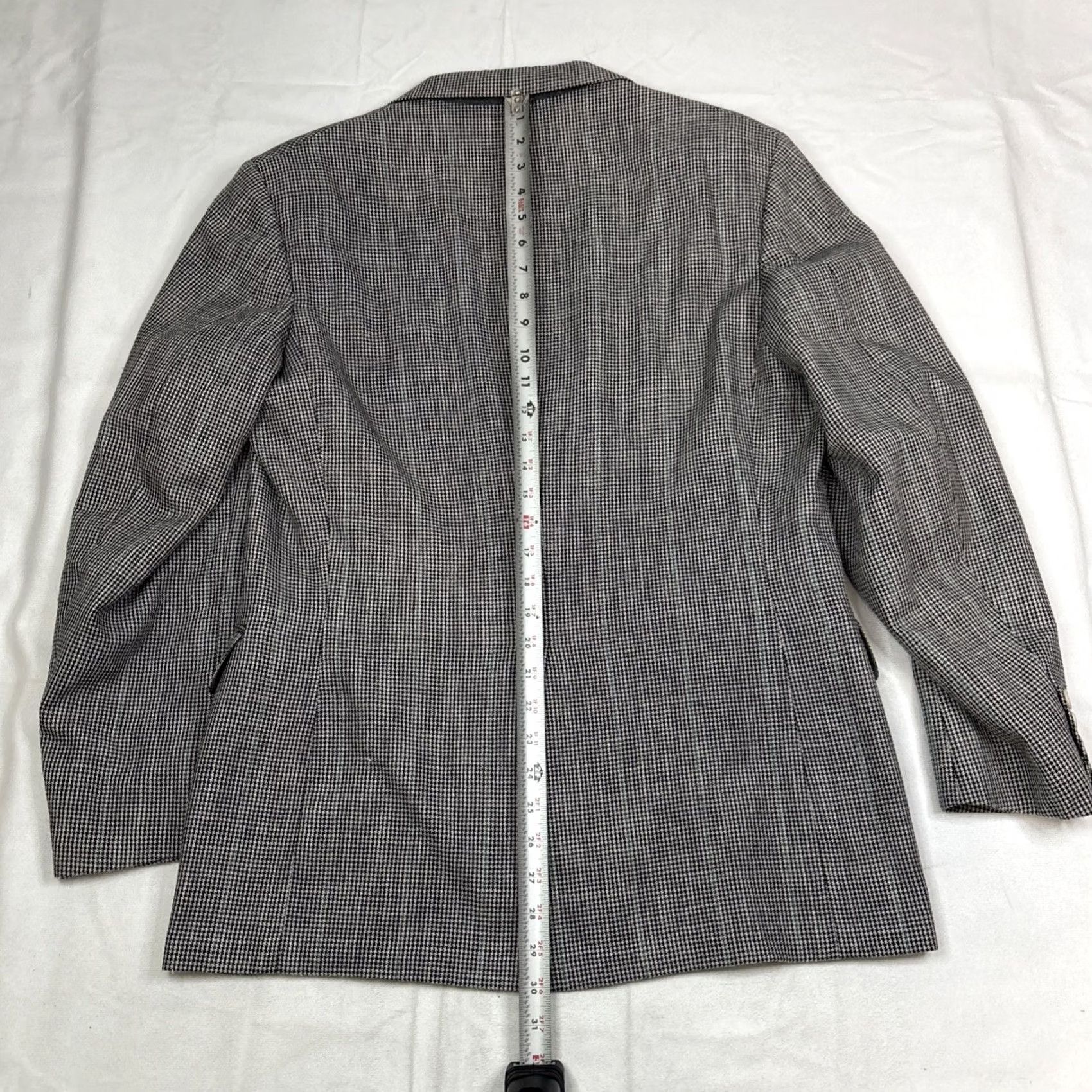 Vintage VINTAGE Cricketeer Stuart Gibbs Sports Coat Houndstooth 2 Button Gray 42 Mens Coat / Sport Coat / 2 Piece / Regular / Gray / United States Size US XS / EU 42 / 0 - 6 Thumbnail