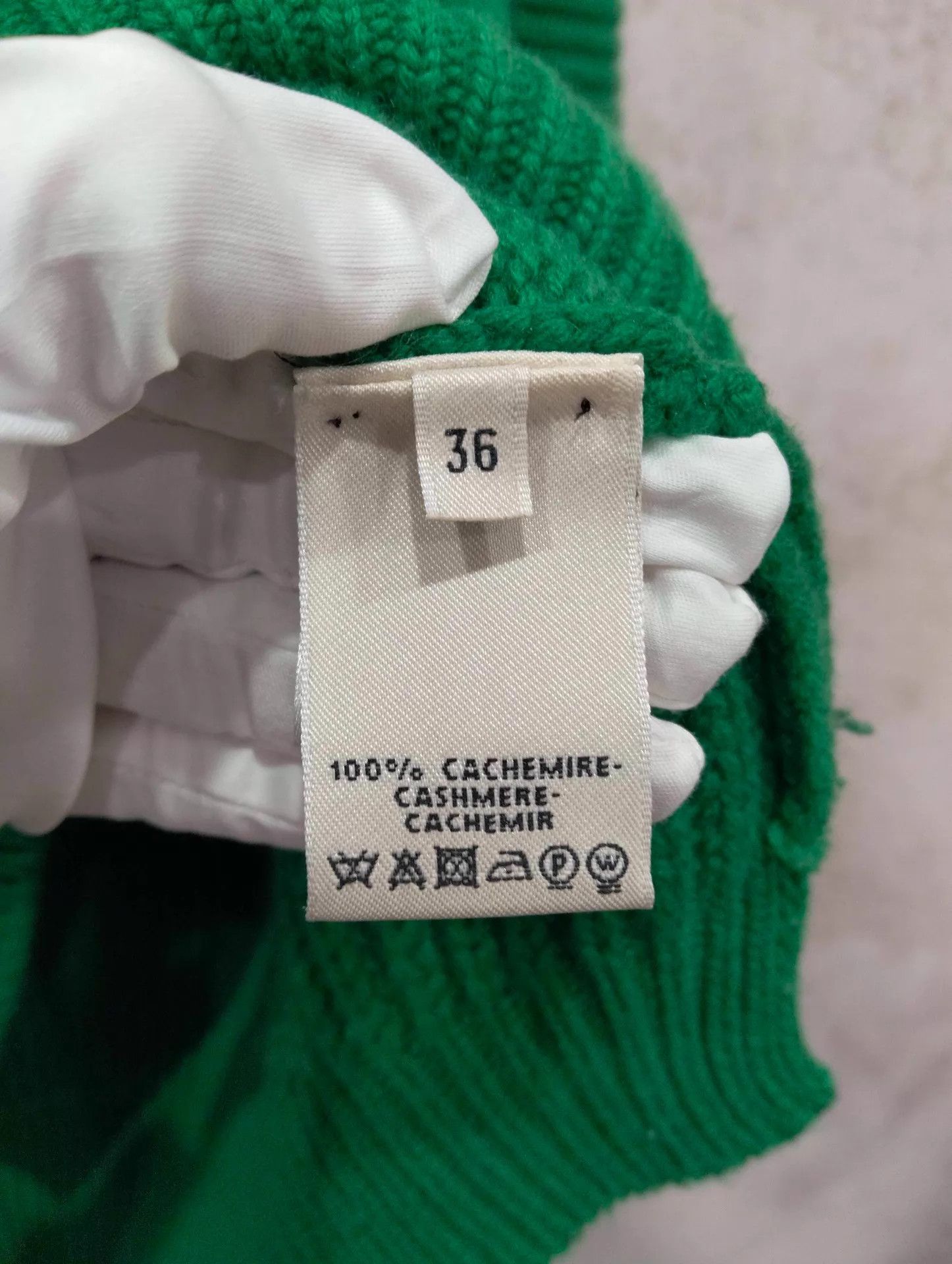 Hermes Hermes Green V-neck cashmere pullover 36 Size XS / US 0-2 / IT 36-38 - 4 Thumbnail