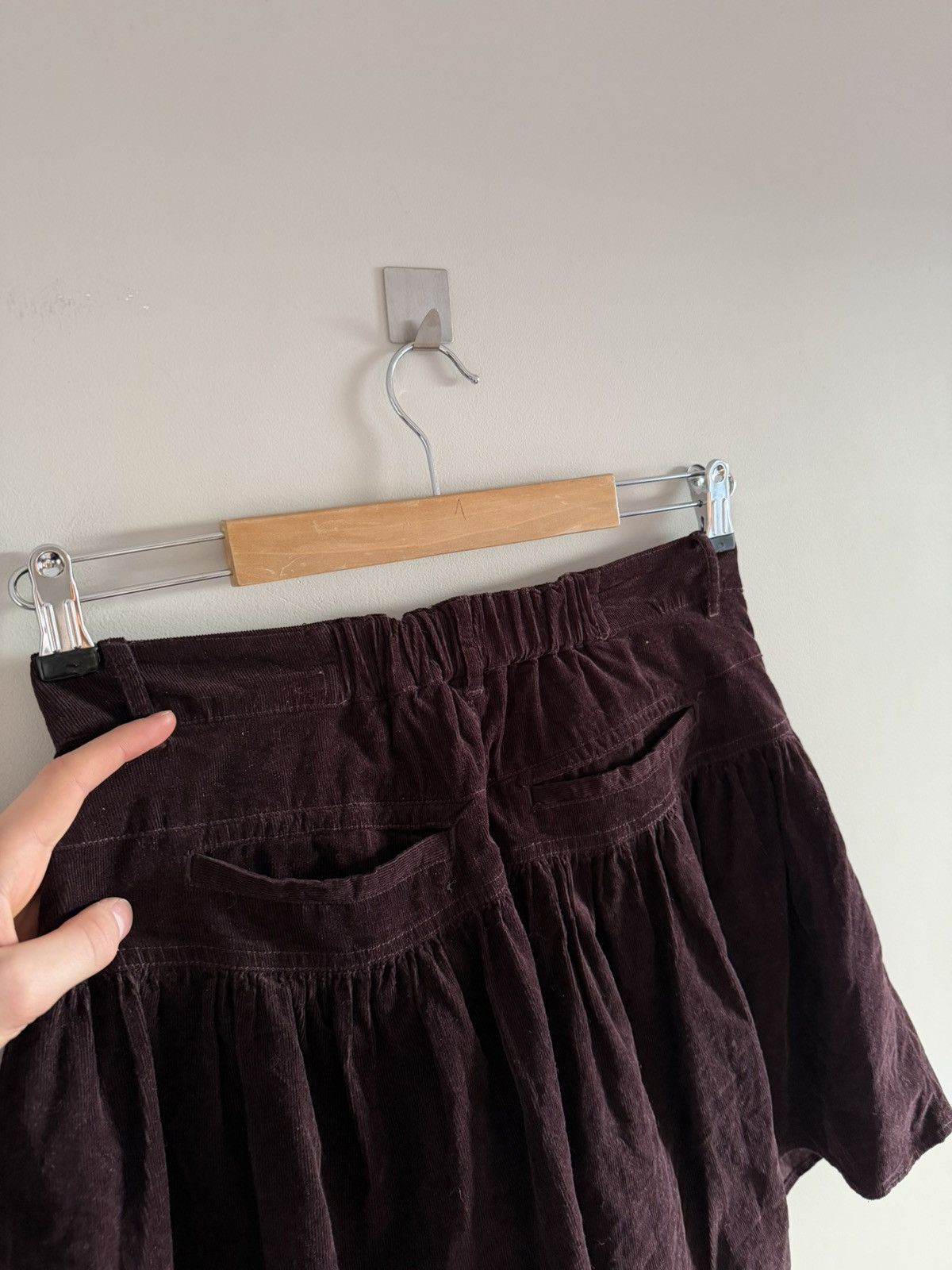 LOWRYS FARM Vintage Lowrys Farm Burgundy Corduroy Pleated Mini Skirt Size 26" / US 2 / IT 38 - 6 Thumbnail