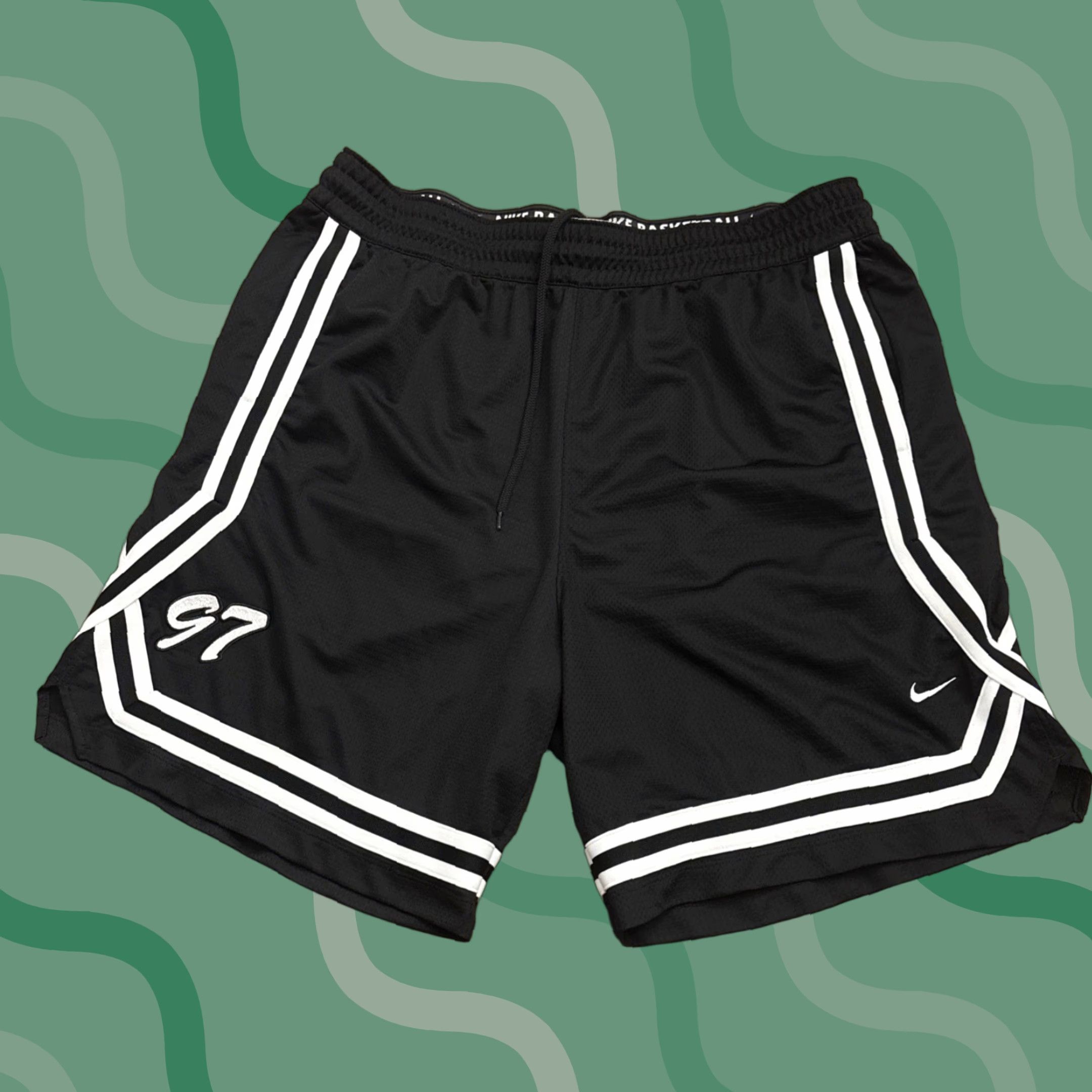 Nike Nike Dri-FIT DNA Crossover Basketball Shorts Men XL 8" Black FN2883-010 Size US 36 / EU 52 - 1 Thumbnail