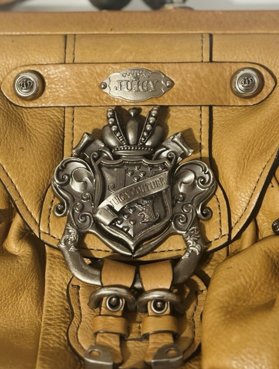 Juicy Couture Rare 2000s Juicy Couture Couture Crest Leather Satchel Size ONE SIZE - 2 Thumbnail