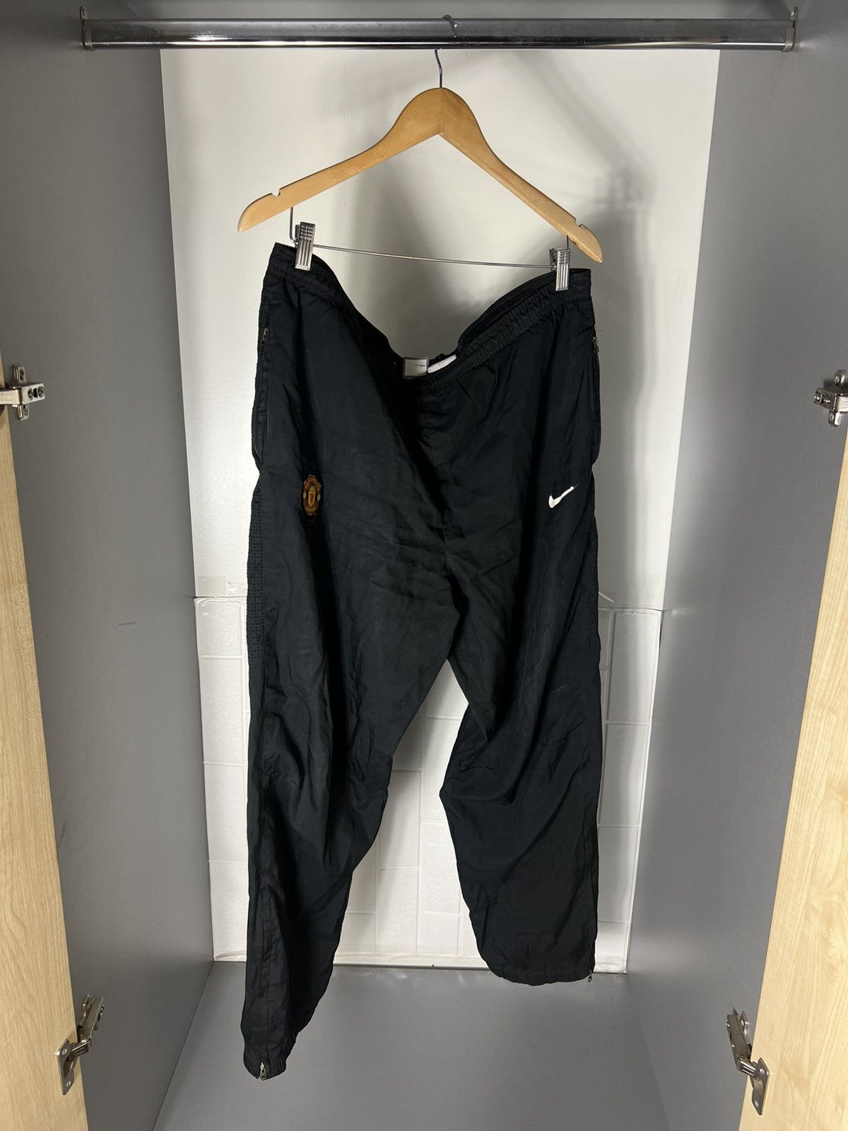 Vintage VERY RARE NIKE FC MANCHESTER UNITED ENGLAND SOCCER PANTS 90s Size US 36 / EU 52 - 2 Thumbnail