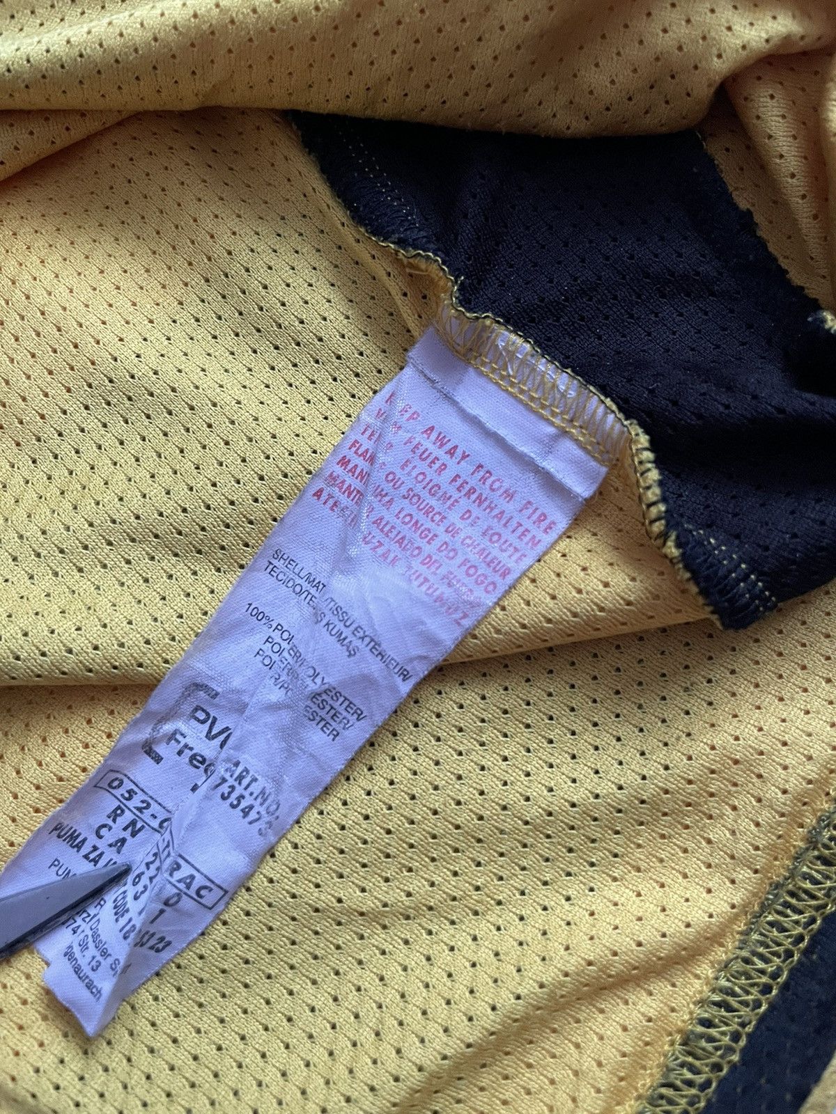 Puma Puma Young Boys 2010/2011 Home Soccer Jersey Kit Size US S / EU 44-46 / 1 - 9 Thumbnail