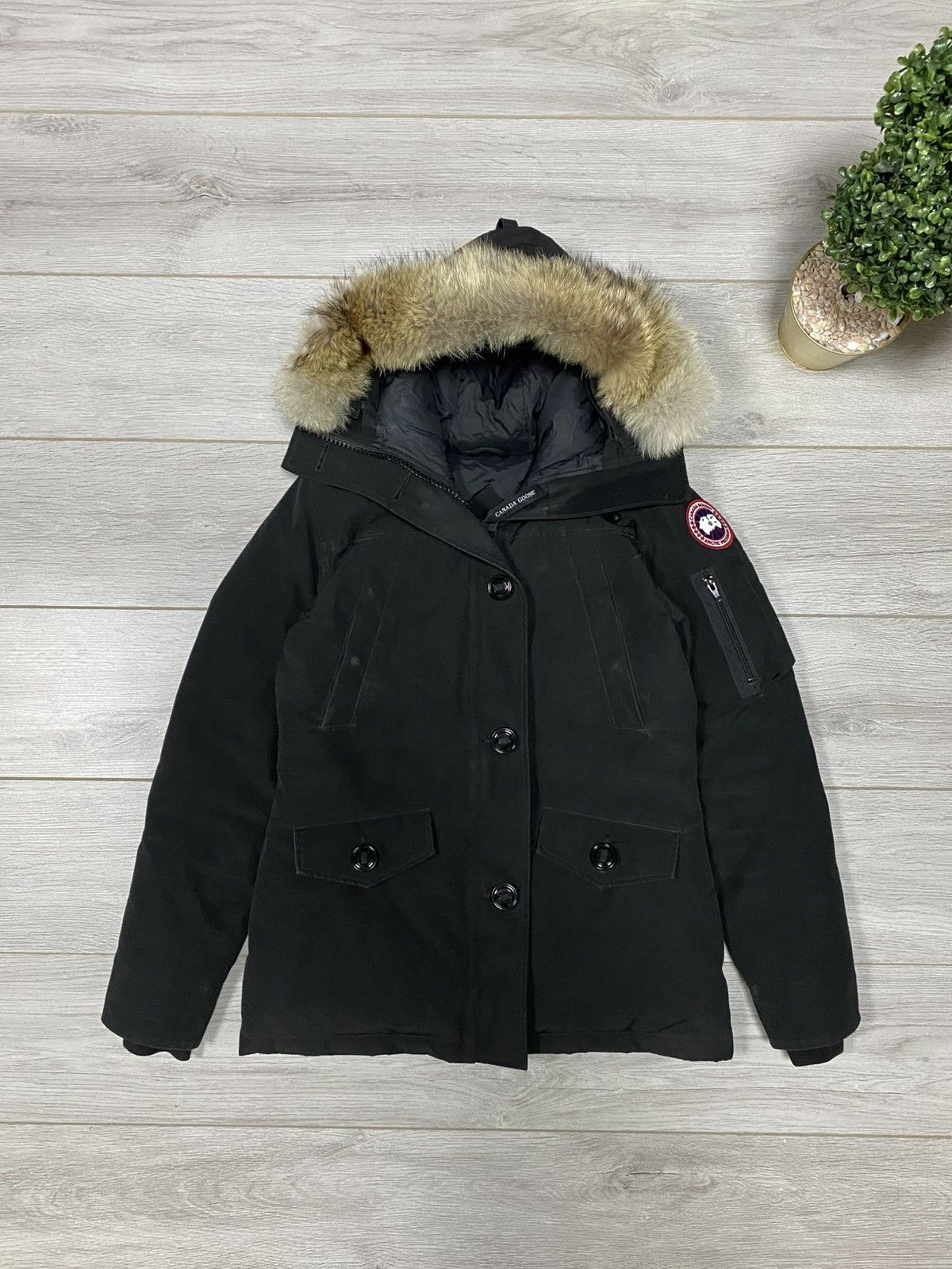 Canada Goose Canada Goose Montebello down puffer jacker parka fur Size M / US 6-8 / IT 42-44 - 1 Thumbnail