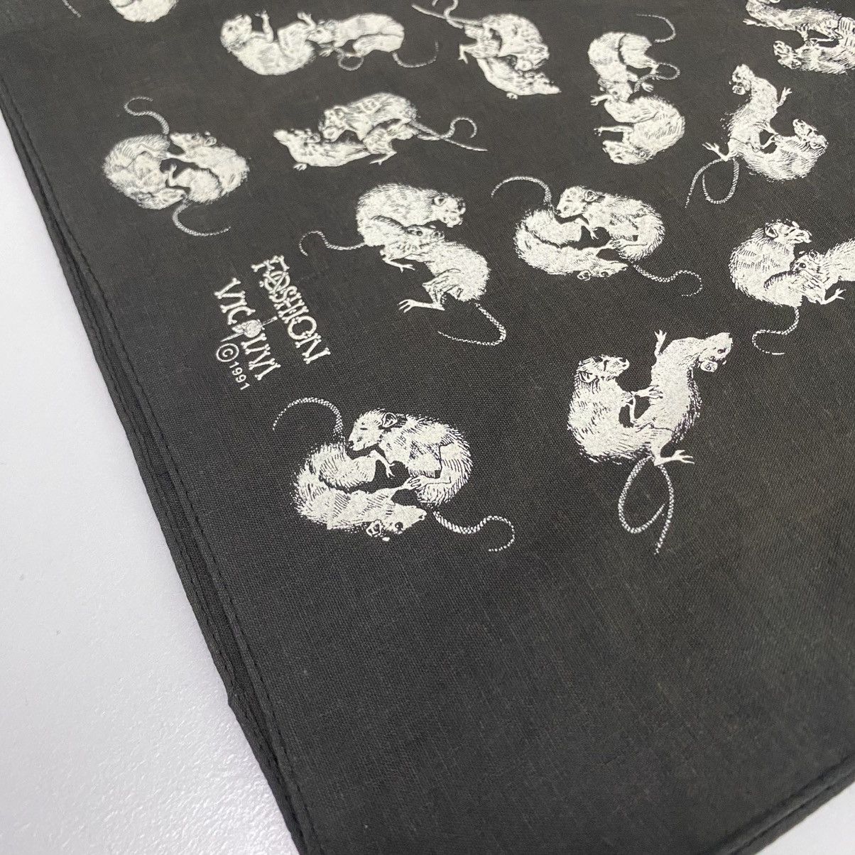 Fashion Victim × Vintage Vintage fashion victim 1991 / Bandana / Neckerchief Size ONE SIZE - 3 Thumbnail