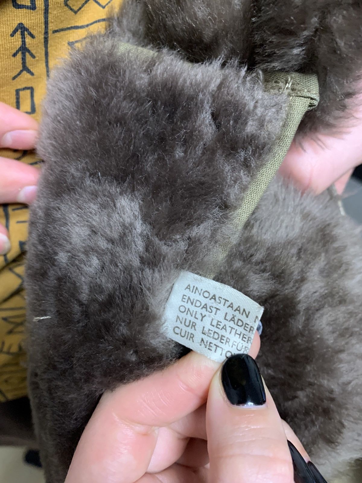 Vintage Vintage Reindeer Fur Coat Size US L / EU 52-54 / 3 - 7 Thumbnail