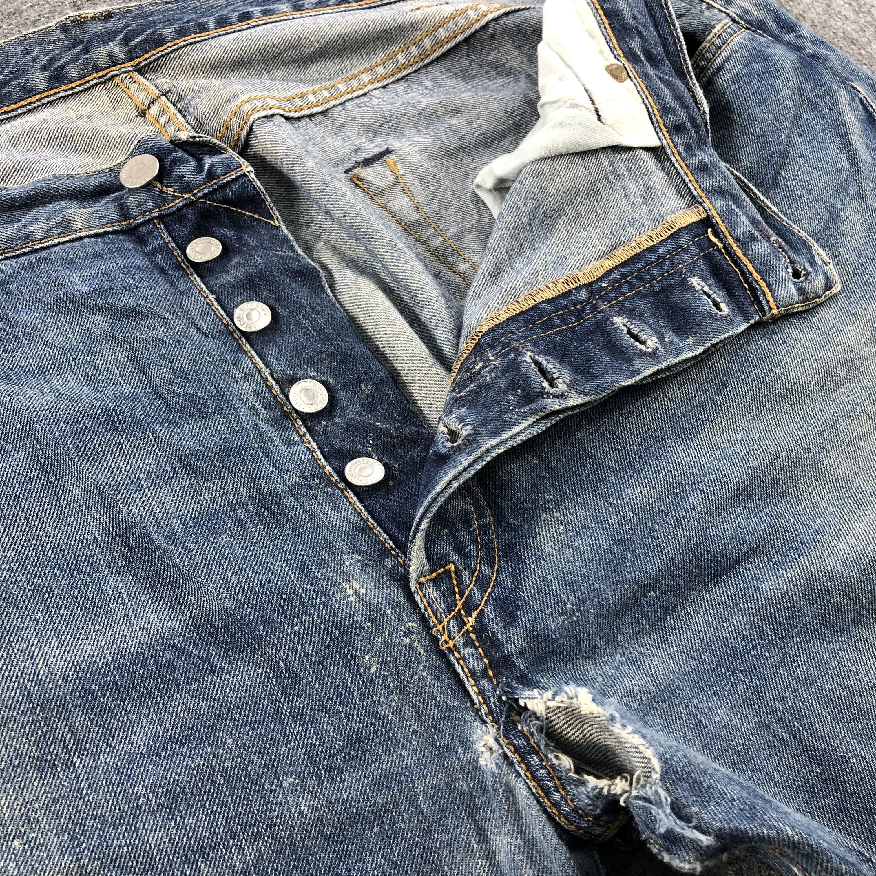 Levi's Vintage Medium Wash Levis 501 Jeans-JM950 Size US 41 - 7 Thumbnail