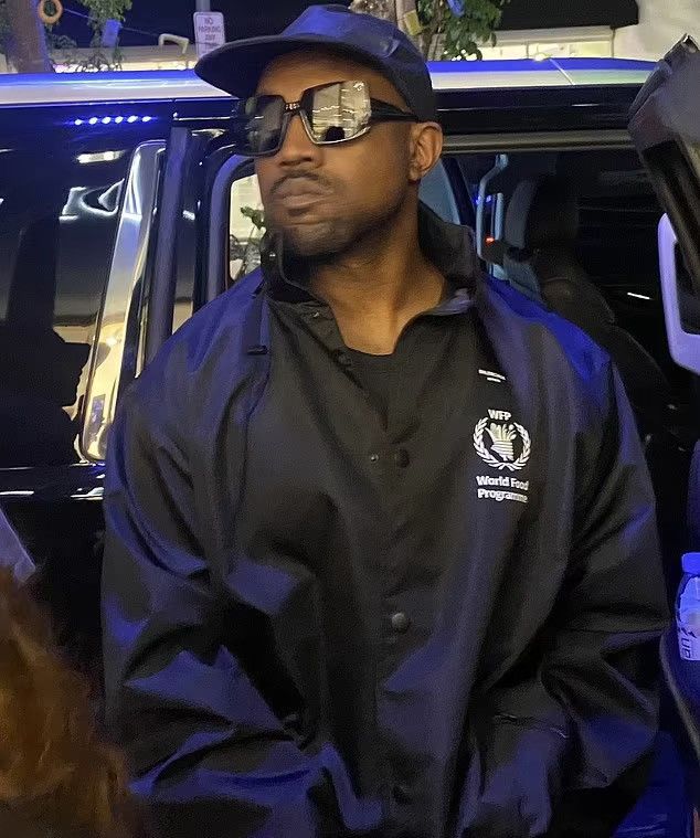Balenciaga Balenciaga Black World Food Programme Windbreaker Jacket Size US S / EU 44-46 / 1 - 3 Thumbnail