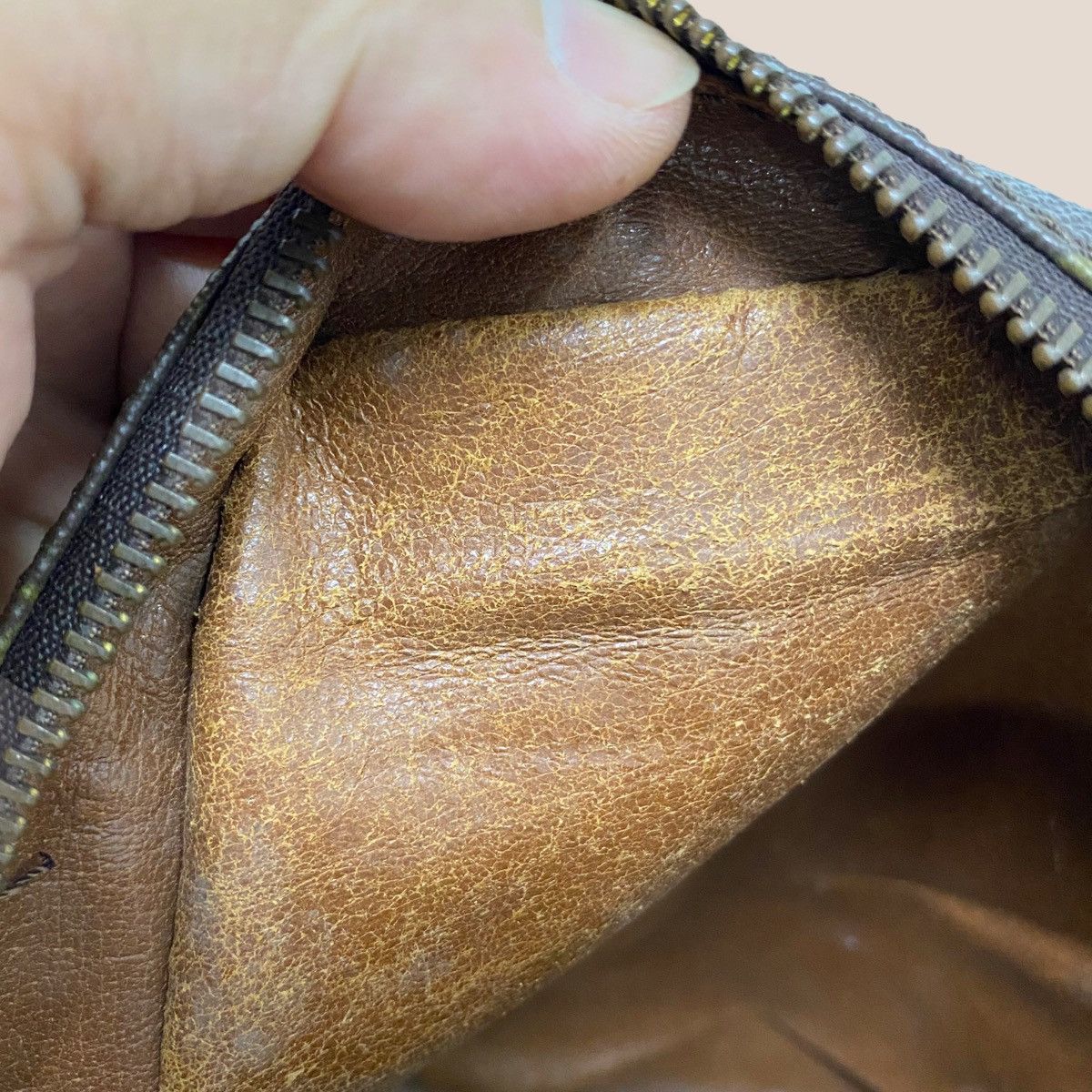 Louis Vuitton ‼️YES‼️ LOUIS VUITTON DANUBE GM SLING BAG ECLAIR ZIPPER Size ONE SIZE - 11 Thumbnail