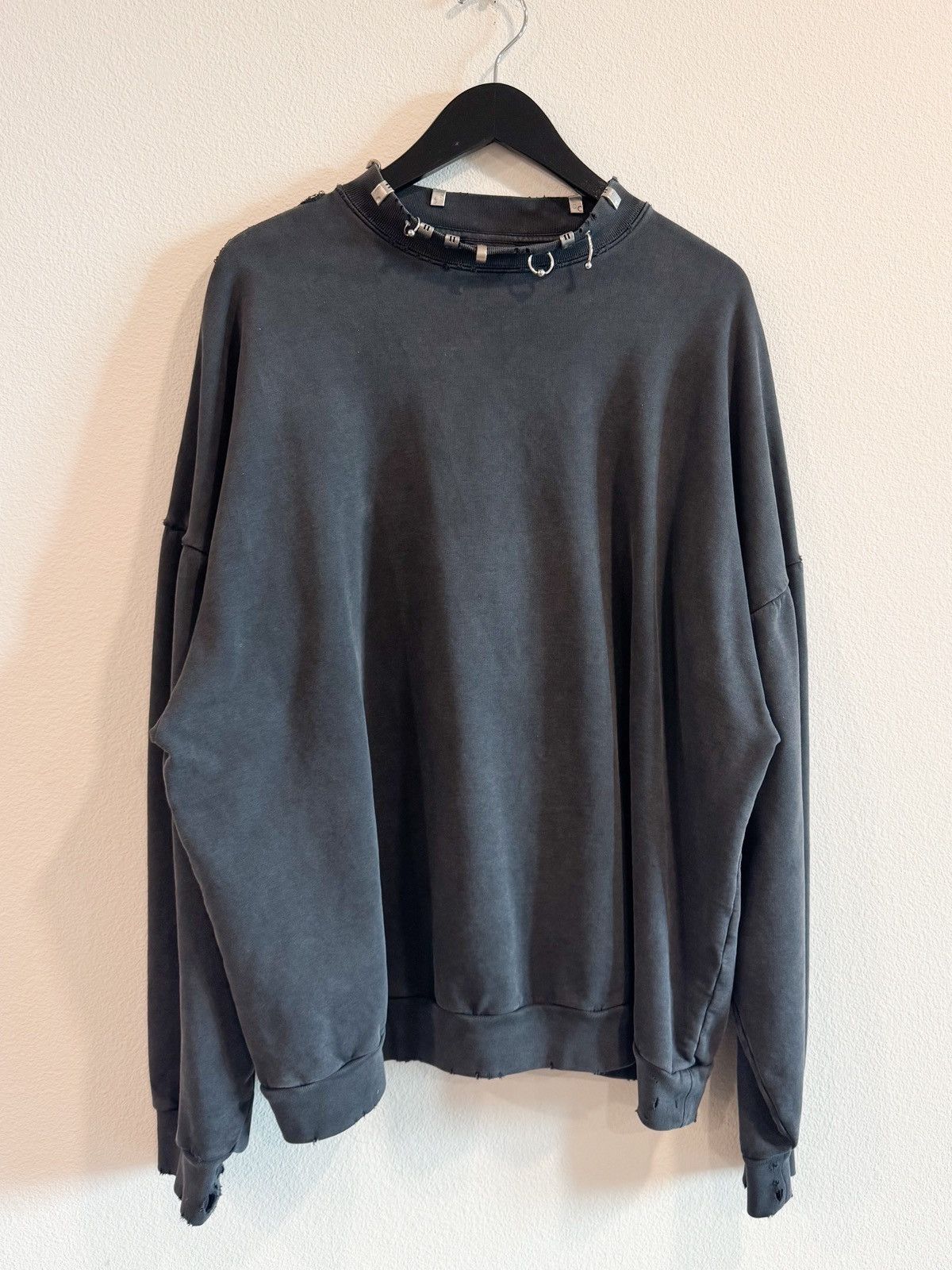balenciaga pierced sweat ピアス スウェット Pierced Round Sweatshirt Oversized in Black Faded