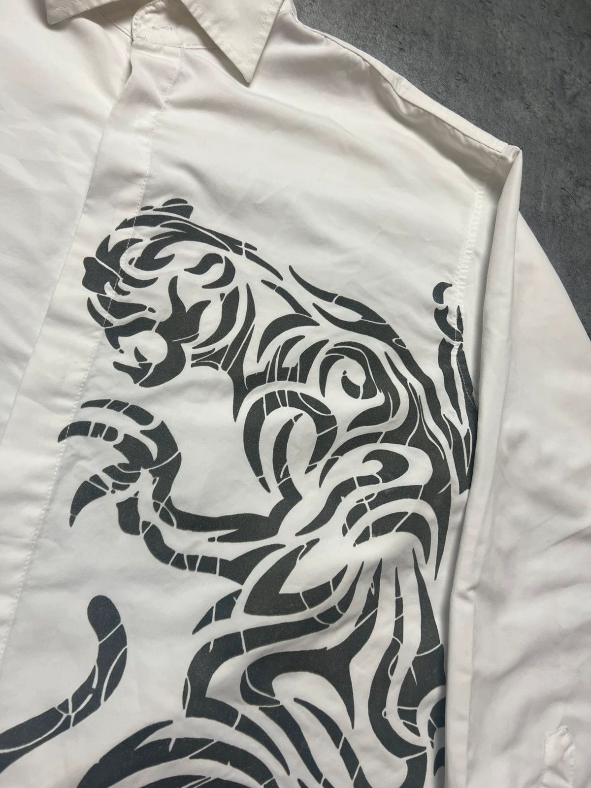 Vintage white shirt with a tiger print fashion designer avant garde Size US XXL / EU 58 / 5 - 2 Thumbnail