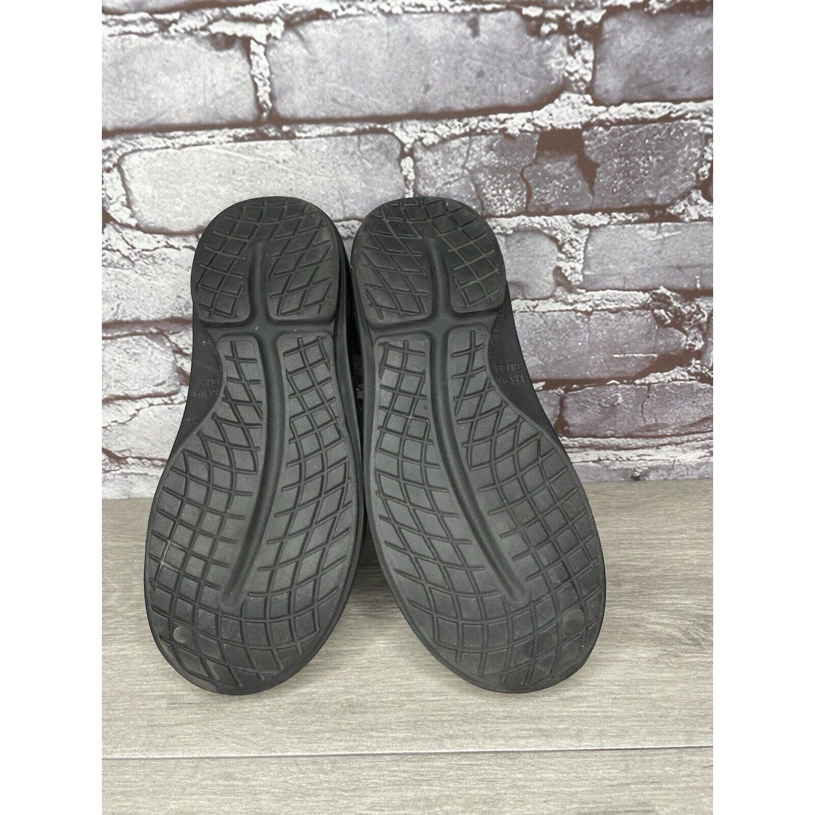 Other Oofos Oocloog Recovery Black Rubber Mules Slides Sandals Wom Size US 7 / IT 37 - 23 Thumbnail