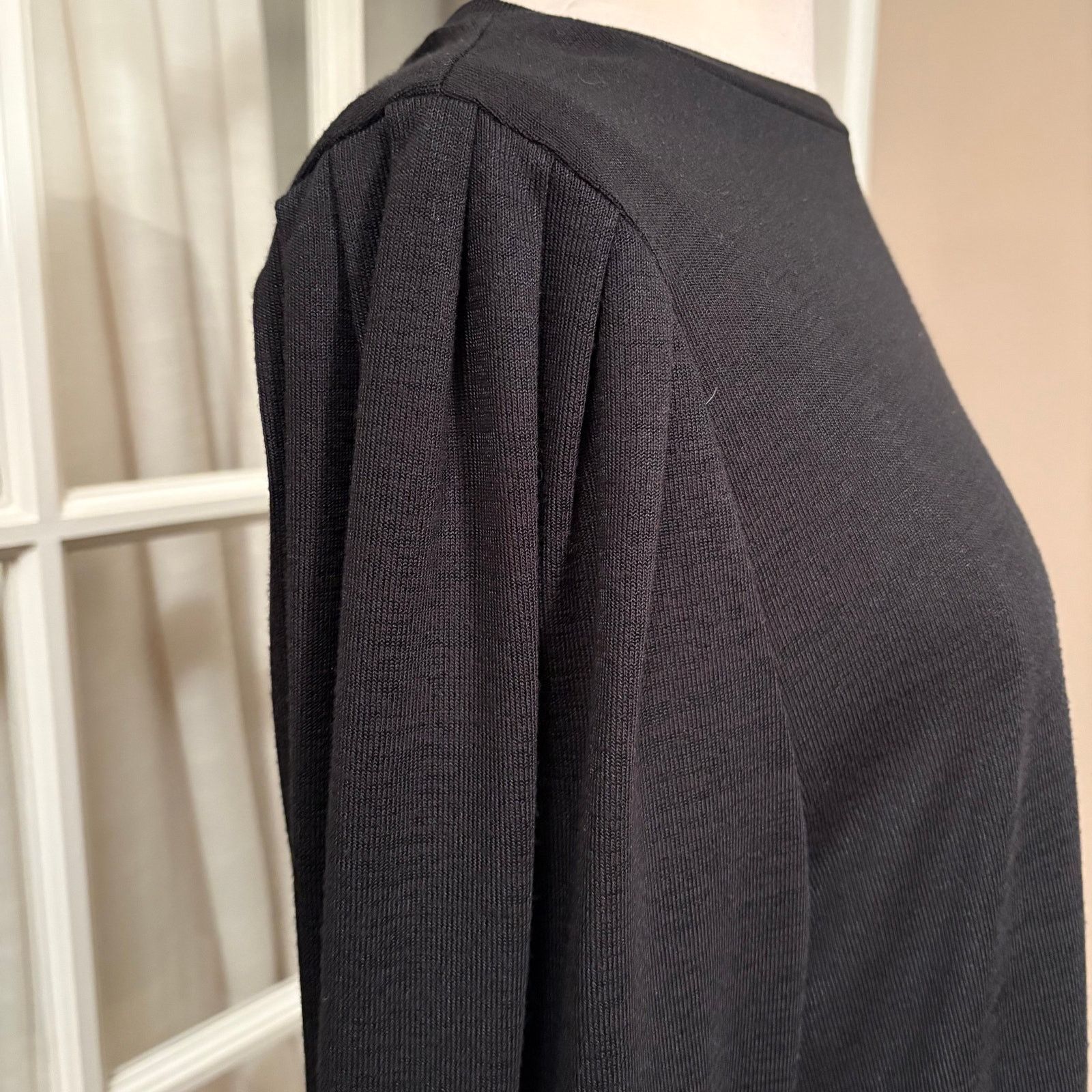 Banana Republic Banana Republic Luxespun Black Long Sleeve Pleated Shoulder Size M / US 6-8 / IT 42-44 - 2 Thumbnail
