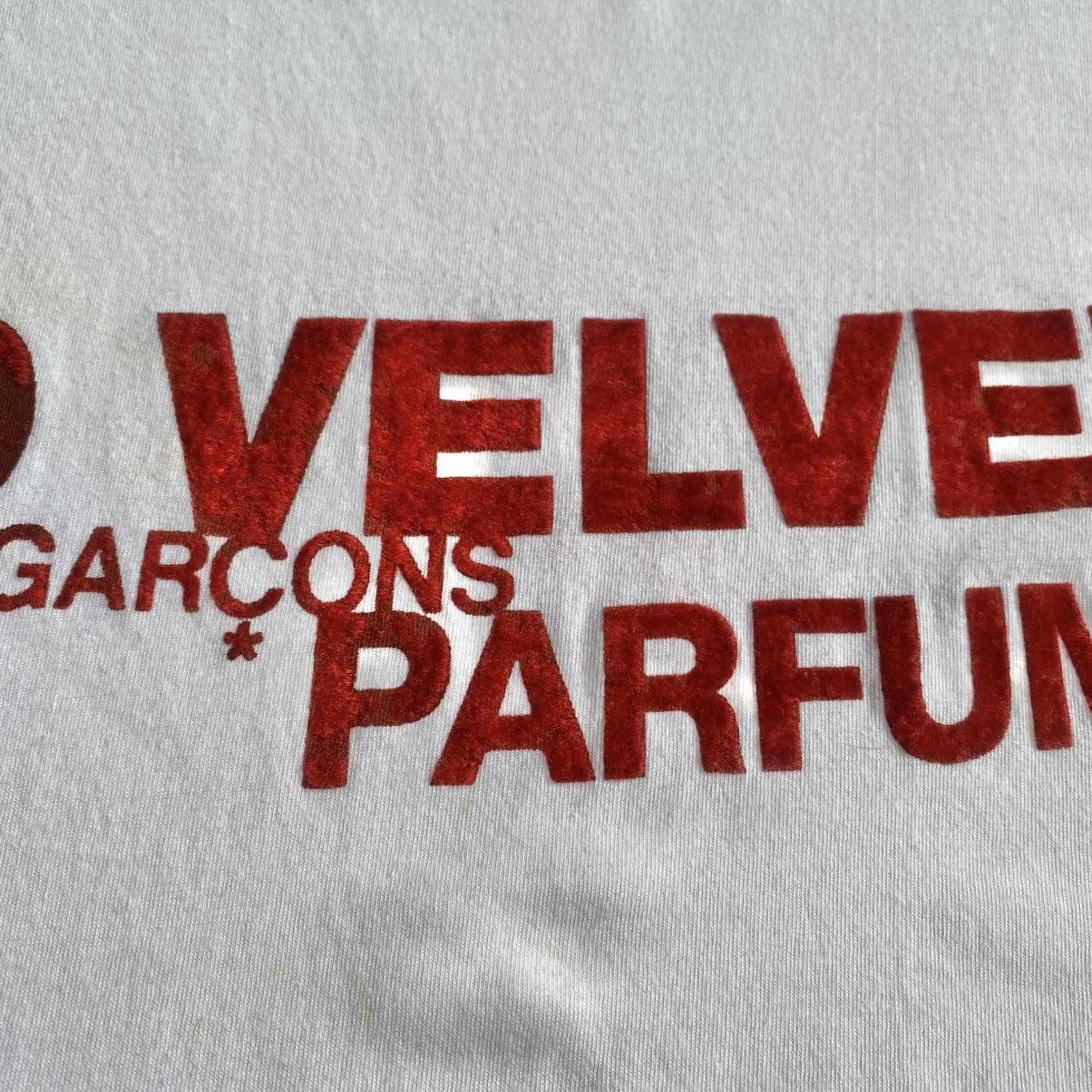 Comme des Garcons Vintage 1995 Red Velvet Parfums T Shirt Size US S / EU 44-46 / 1 - 5 Thumbnail