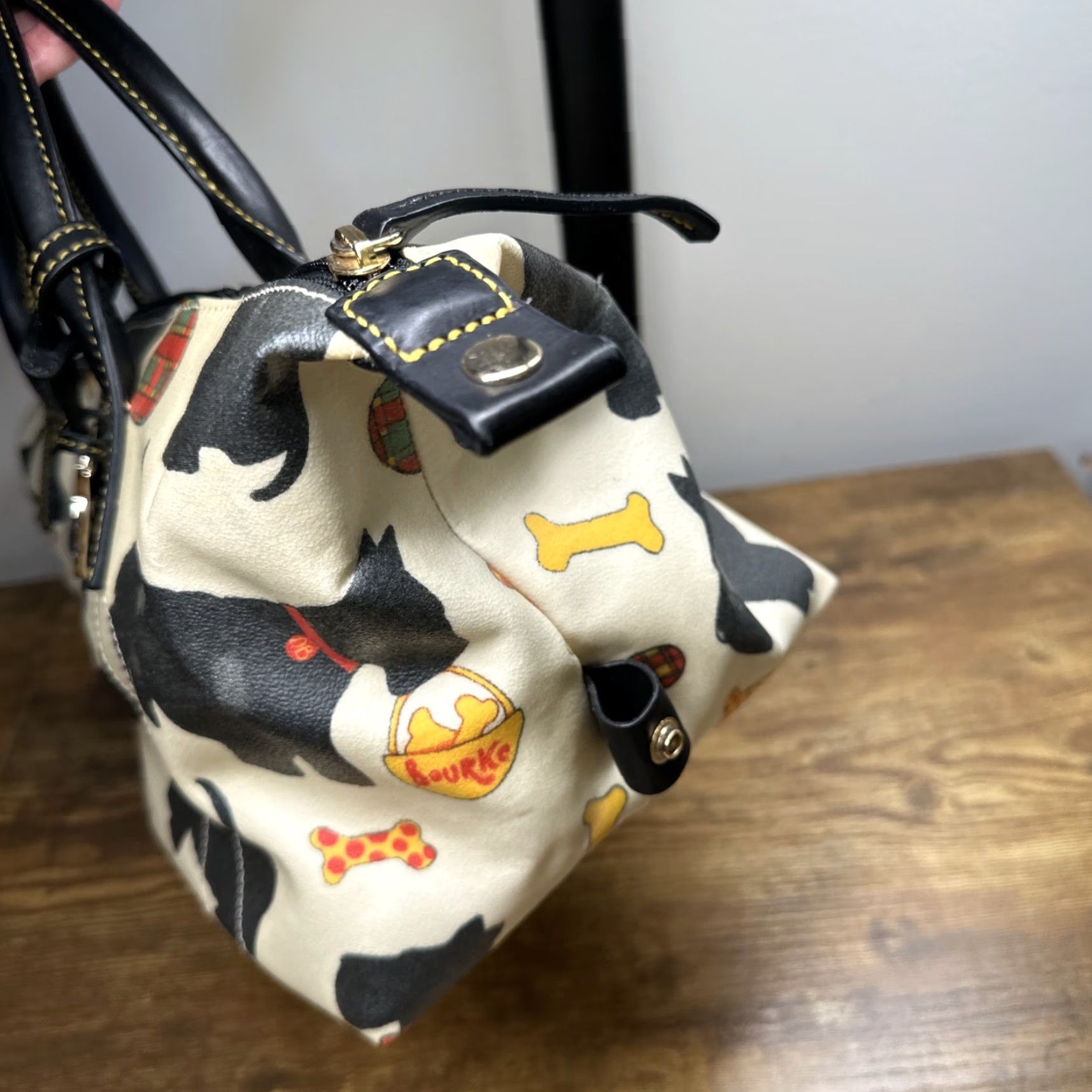 Dooney & Bourke Dooney & Bourke Scottie Dog Tote Duffle Bag Coated Canvas White Black Gold Hardware Wallet Medium Womens Bag Charm Zip Closure Size M / US 6-8 / IT 42-44 - 7 Thumbnail