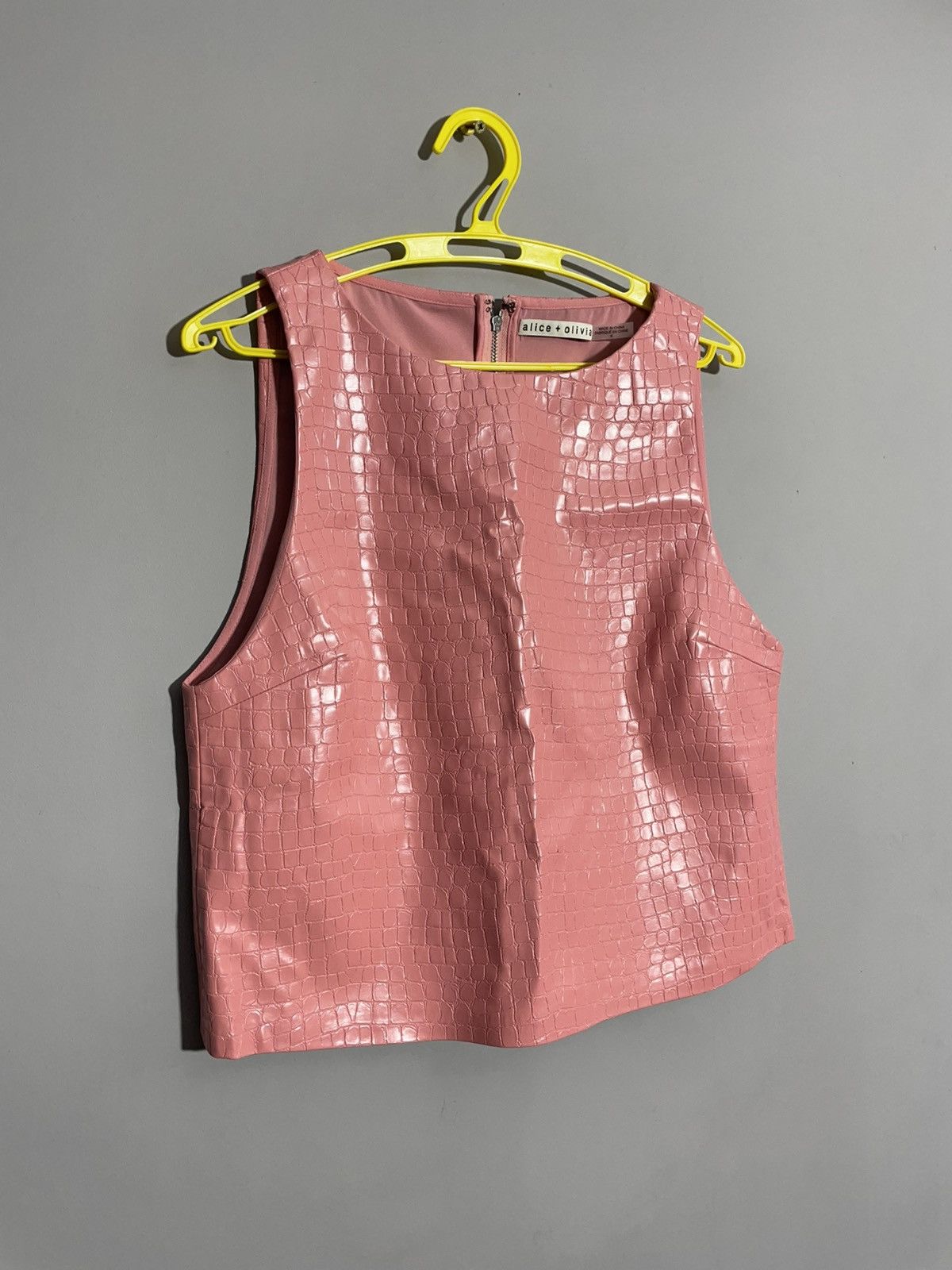 Alice + Olivia Alice+Olivia Faux Leather Vest size 8 Size S / US 4 / IT 40 - 2 Thumbnail
