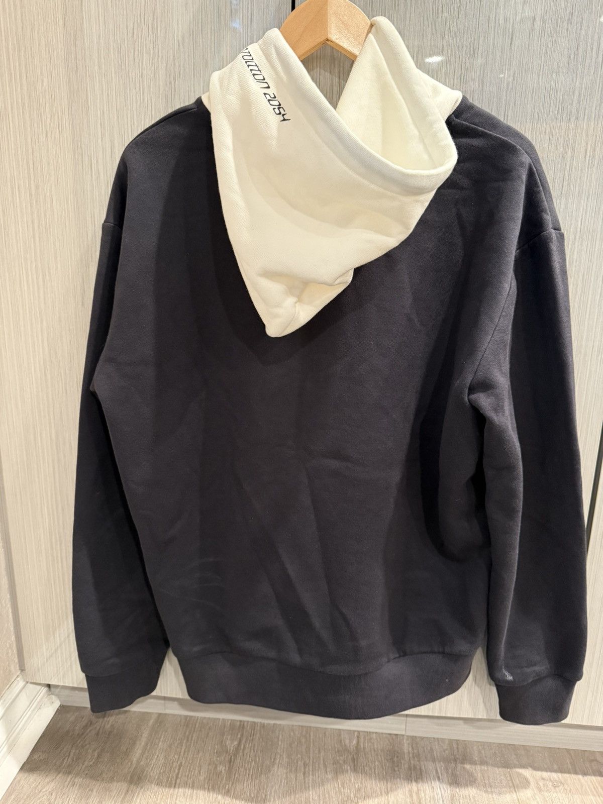 Louis Vuitton Louis Vuitton 2054 Logo Black White Hoodie Size US M / EU 48-50 / 2 - 2 Thumbnail