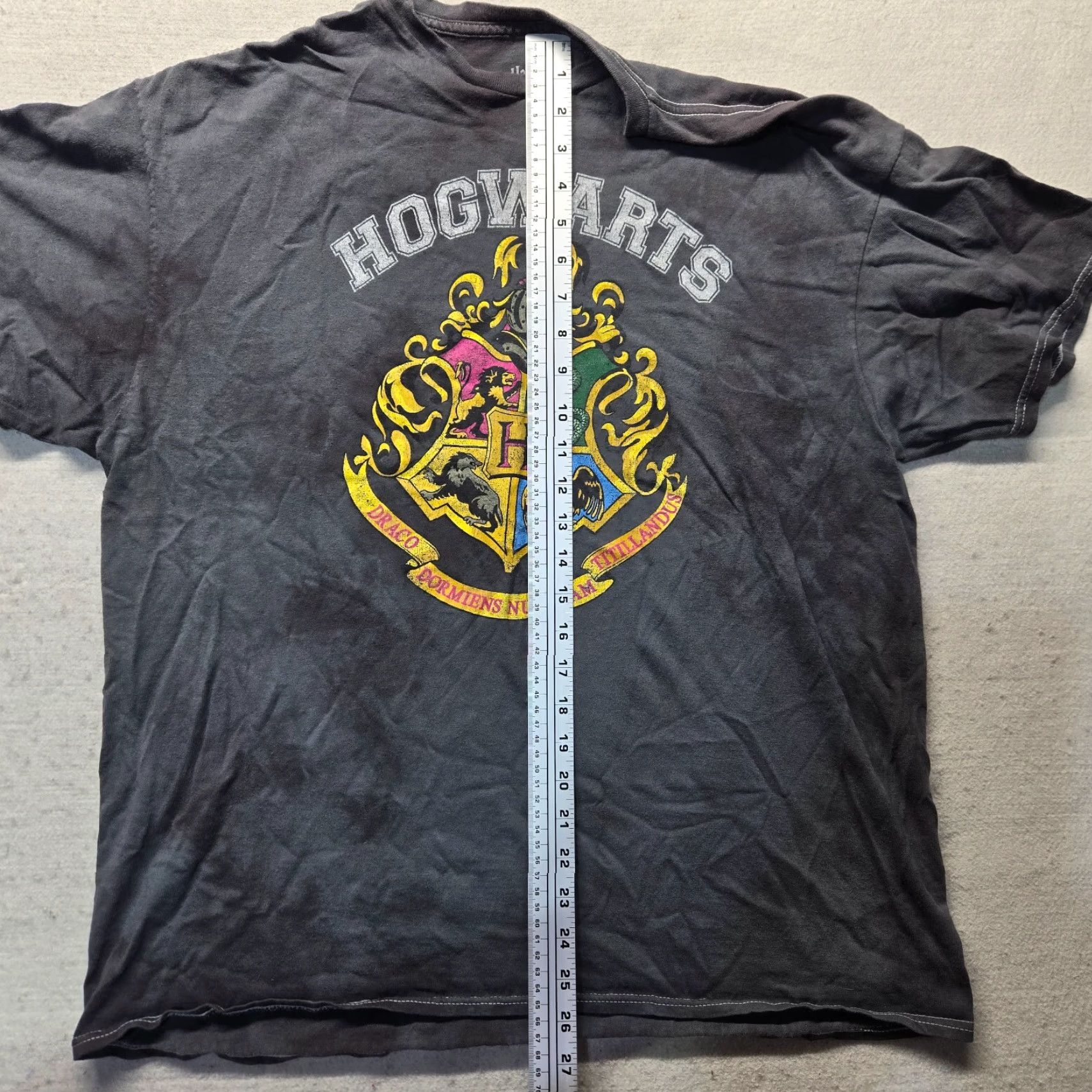 Vintage Harry Potter Hogwarts Alumni Black T-Shirt Men's XL Short Sleeve Crew Neck Movie Tee Size US XL / EU 56 / 4 - 6 Thumbnail