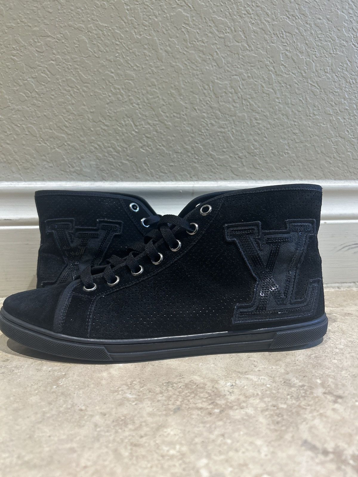 Louis Vuitton Louis Vuitton Black Suede High Top Sneakers size 39.5/8.5 Size US 8.5 / IT 38.5 - 2 Thumbnail