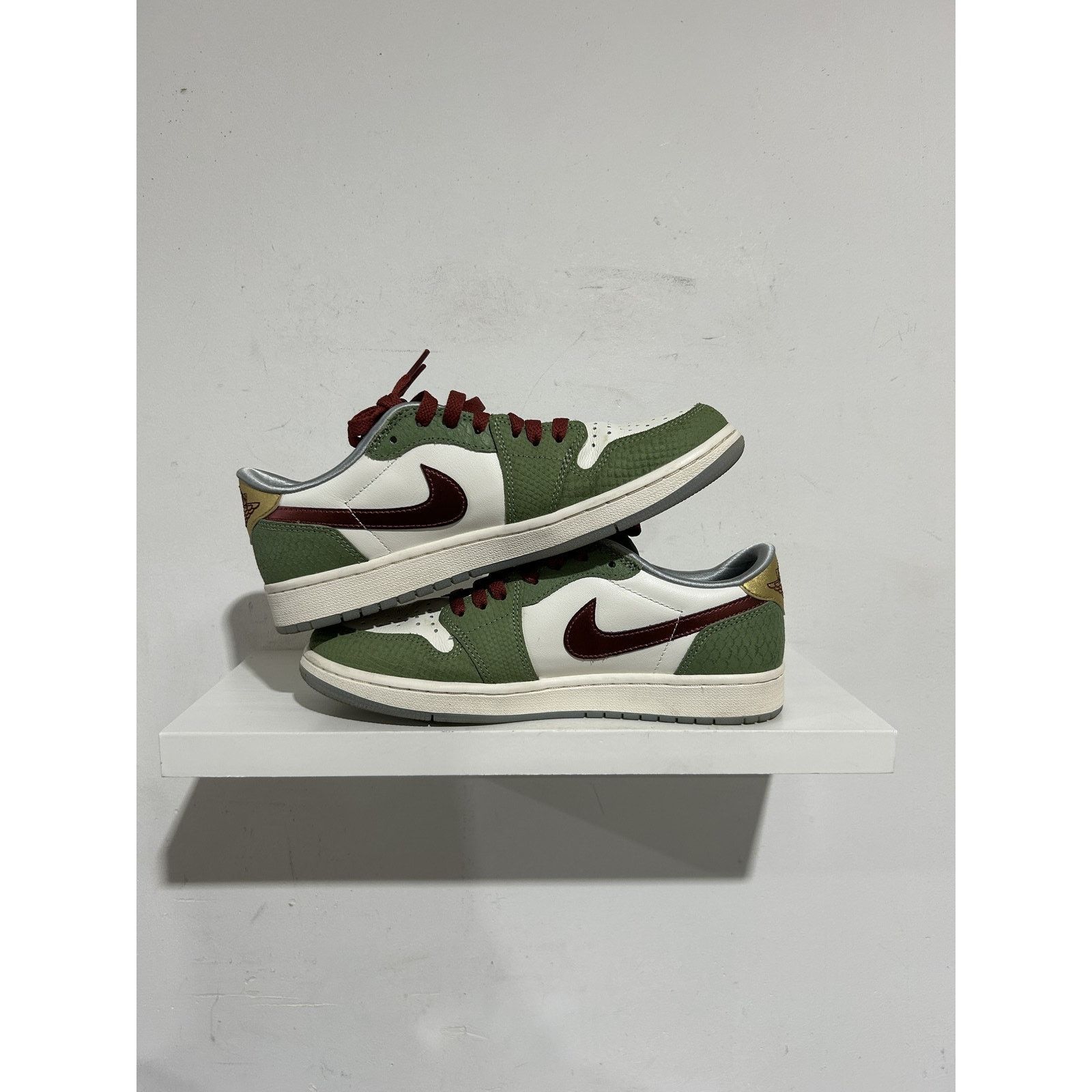 Jordan Brand JORDAN 1 LOW YEAR OF THE DRAGON SIZE 8.5 PREOWNED Size US 8.5 / EU 41-42 - 5 Thumbnail