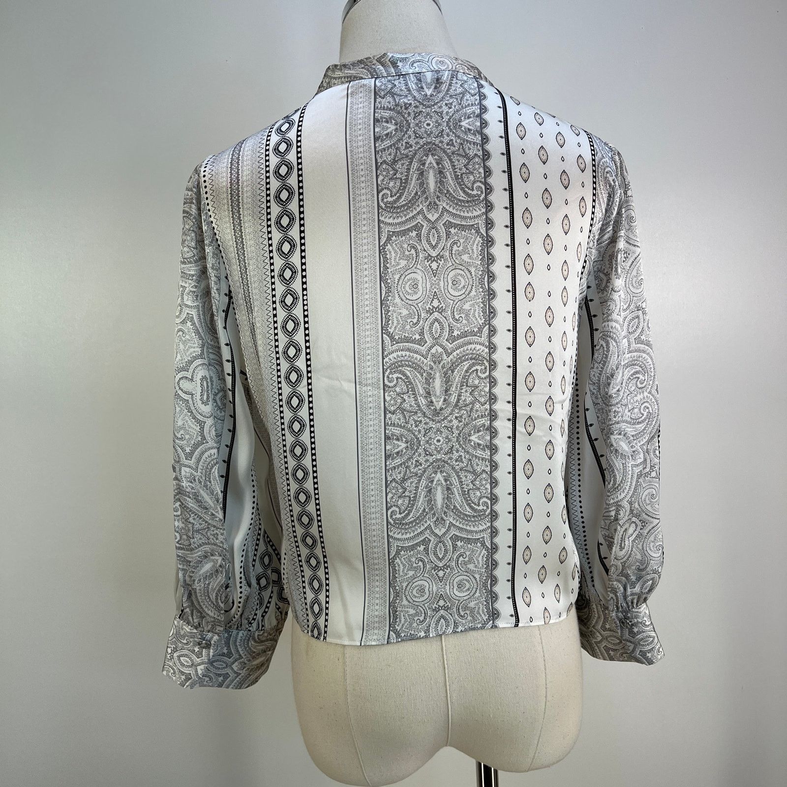 INTERMIX Intermix Silk Printed Top Blouse Paisley Stripes Black White Size M / US 6-8 / IT 42-44 - 10 Thumbnail