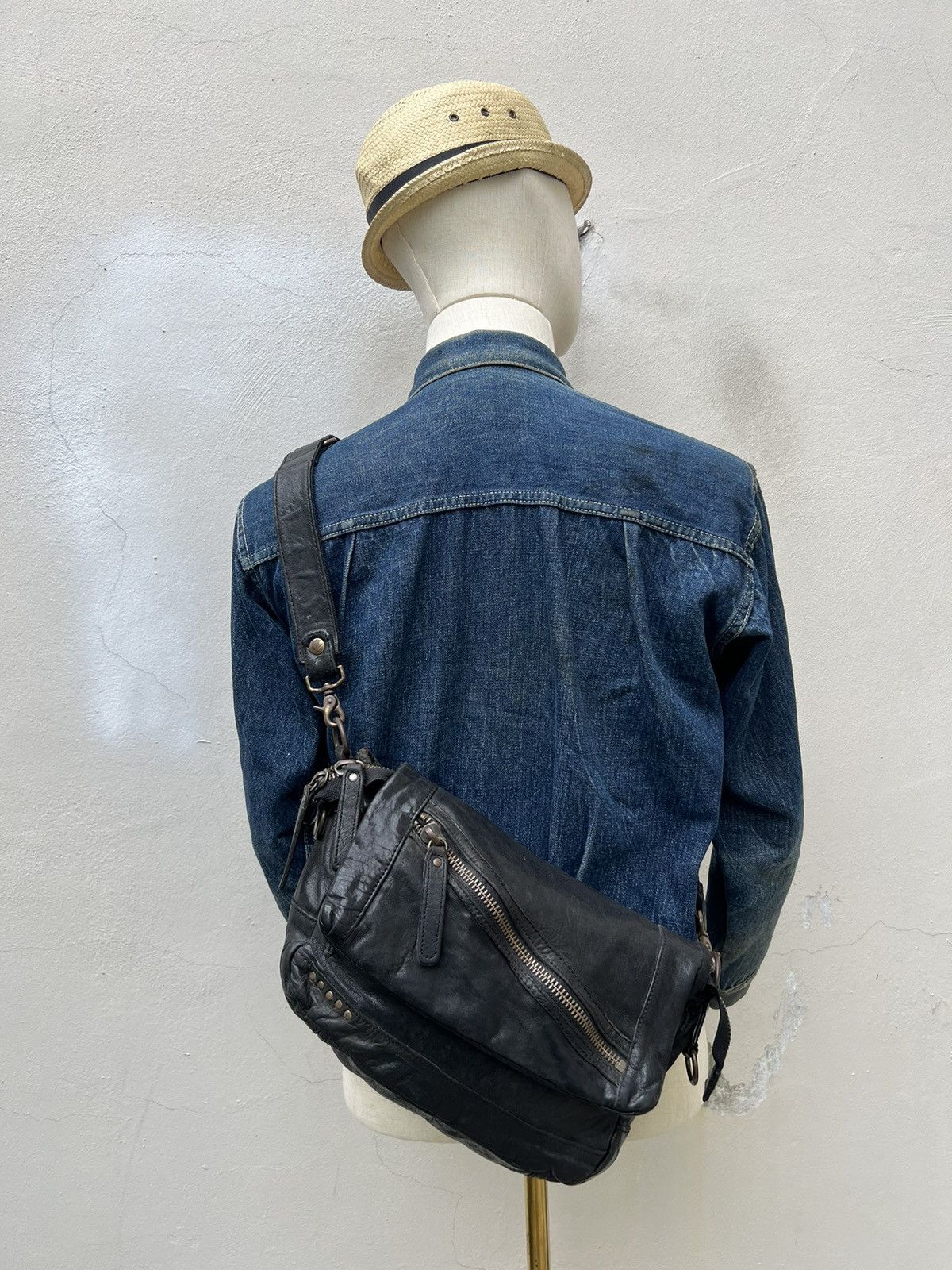 Creed × Japanese Brand Creed Japan Black Patina Leather Sling Bag Size ONE SIZE - 1 Thumbnail
