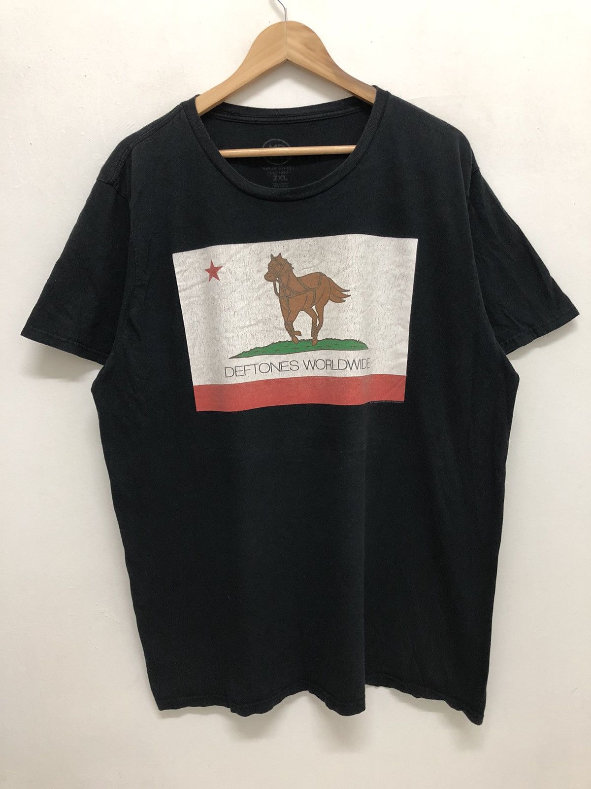 Band Tees ALTERNATIVE 🔥 DEFTONES WORLDWIDE OFFICIAL BY MERCH DIRECT Size US XXL / EU 58 / 5 - 1 Thumbnail