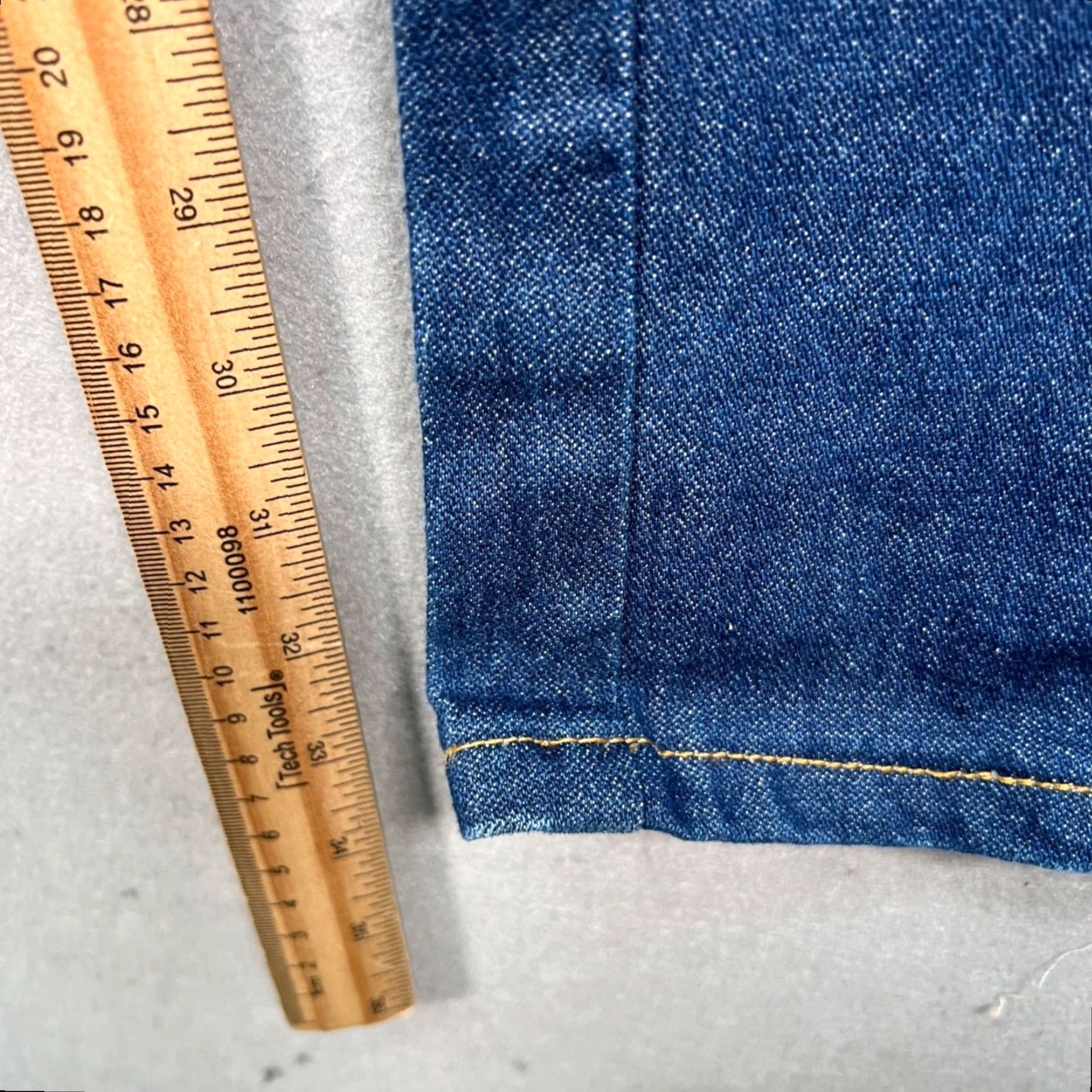 Wrangler Wrangler Mens Jeans 32x34 Blue Denim 5-Pocket Regular Fit Tapered Inseam 34 Vintage? No, 8/10 Logo Pocket Detail Size US 32 / EU 48 - 6 Thumbnail
