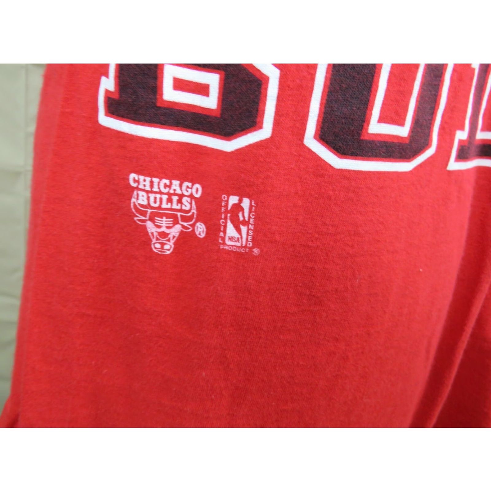 Nutmeg VINTAGE Nutmeg Chicago Bulls NBA T-Shirt XL Red Unisex Short Sleeve Graphic Tee Shirt 100% Cotton Mens Womens Boys Girls Size US XL / EU 56 / 4 - 4 Thumbnail